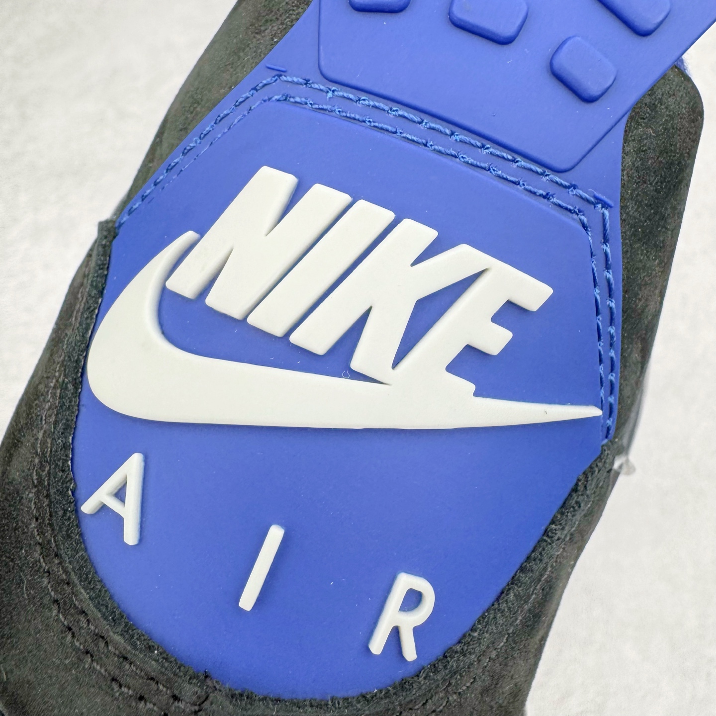 图片[19]-＃K版纯原 Air Jordan AJ4 Rare Air Laser 稀有空气 黑蓝红 FV5029-003 全新升级改良 原鞋原楦原纸板同源开发 完美呈现乔4的版型 内侧正确双色网格 还原细节 原厂皮料 正确气垫颜色 正确网格工艺 正确拉帮工艺 全鞋原装材料制作 原档案原模具打造 支持全方位与正品对比 尺码：36 36.5 37.5 38 38.5 39 40 40.5 41 42 42.5 43 44 44.5 45 46 47.5-选品中心