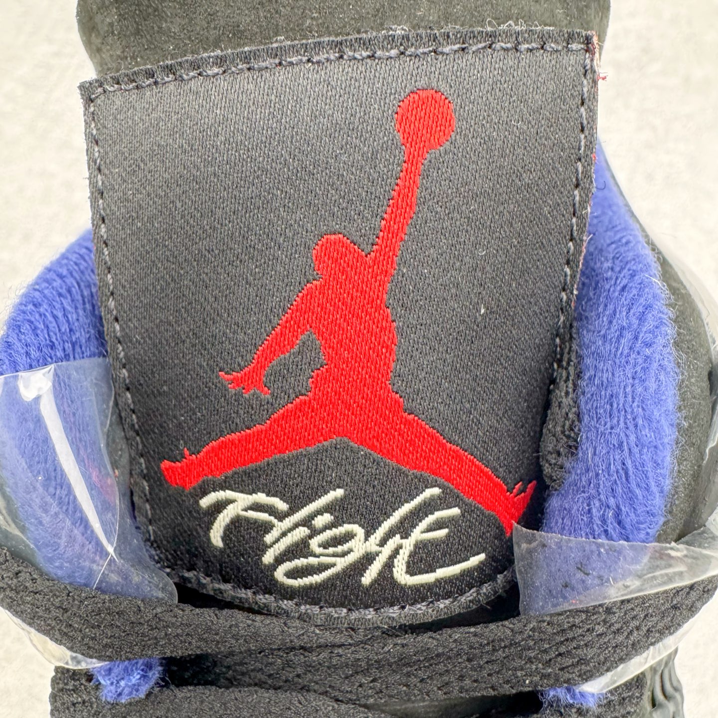 图片[17]-＃K版纯原 Air Jordan AJ4 Rare Air Laser 稀有空气 黑蓝红 FV5029-003 全新升级改良 原鞋原楦原纸板同源开发 完美呈现乔4的版型 内侧正确双色网格 还原细节 原厂皮料 正确气垫颜色 正确网格工艺 正确拉帮工艺 全鞋原装材料制作 原档案原模具打造 支持全方位与正品对比 尺码：36 36.5 37.5 38 38.5 39 40 40.5 41 42 42.5 43 44 44.5 45 46 47.5-选品中心