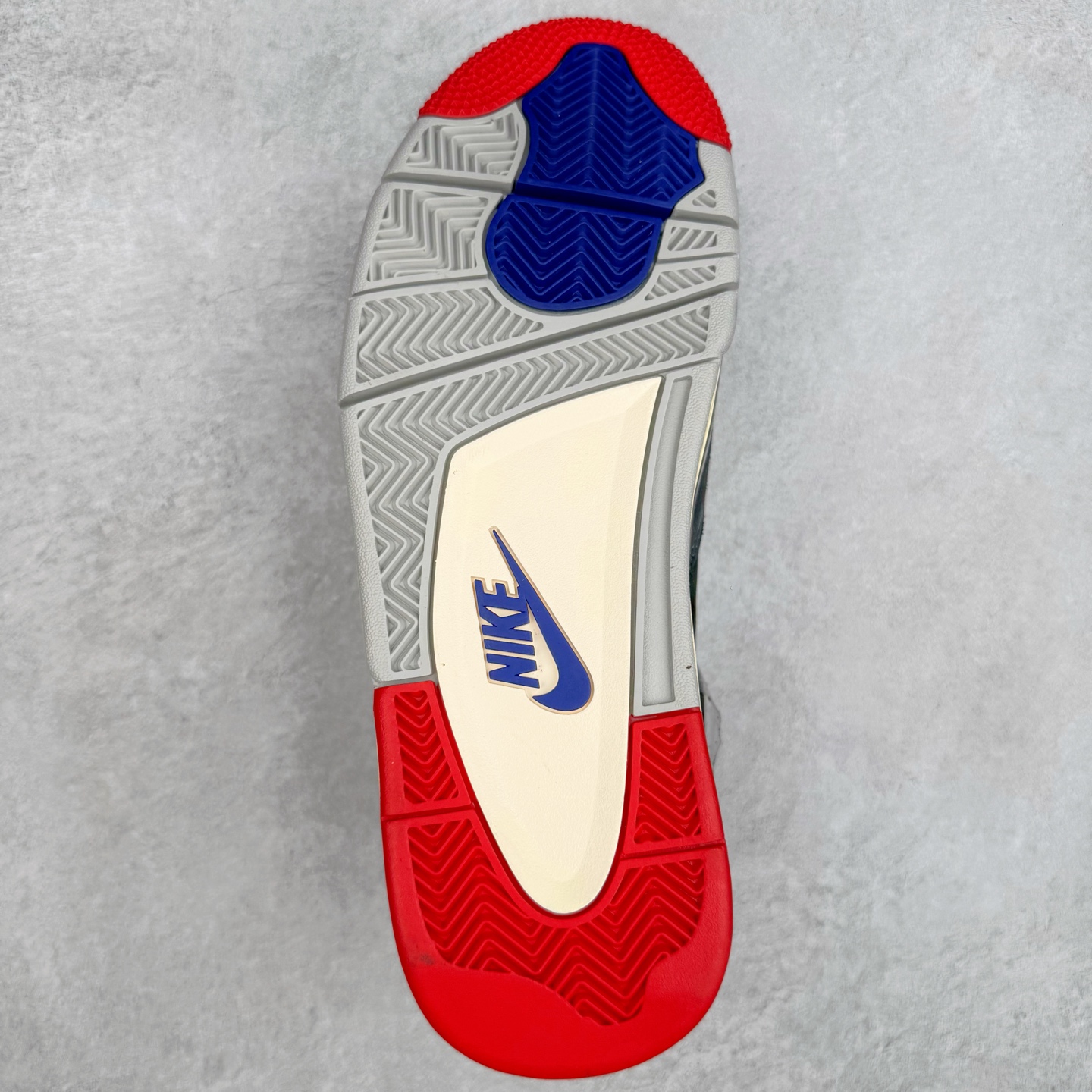 图片[9]-＃K版纯原 Air Jordan AJ4 Rare Air Laser 稀有空气 黑蓝红 FV5029-003 全新升级改良 原鞋原楦原纸板同源开发 完美呈现乔4的版型 内侧正确双色网格 还原细节 原厂皮料 正确气垫颜色 正确网格工艺 正确拉帮工艺 全鞋原装材料制作 原档案原模具打造 支持全方位与正品对比 尺码：36 36.5 37.5 38 38.5 39 40 40.5 41 42 42.5 43 44 44.5 45 46 47.5-选品中心