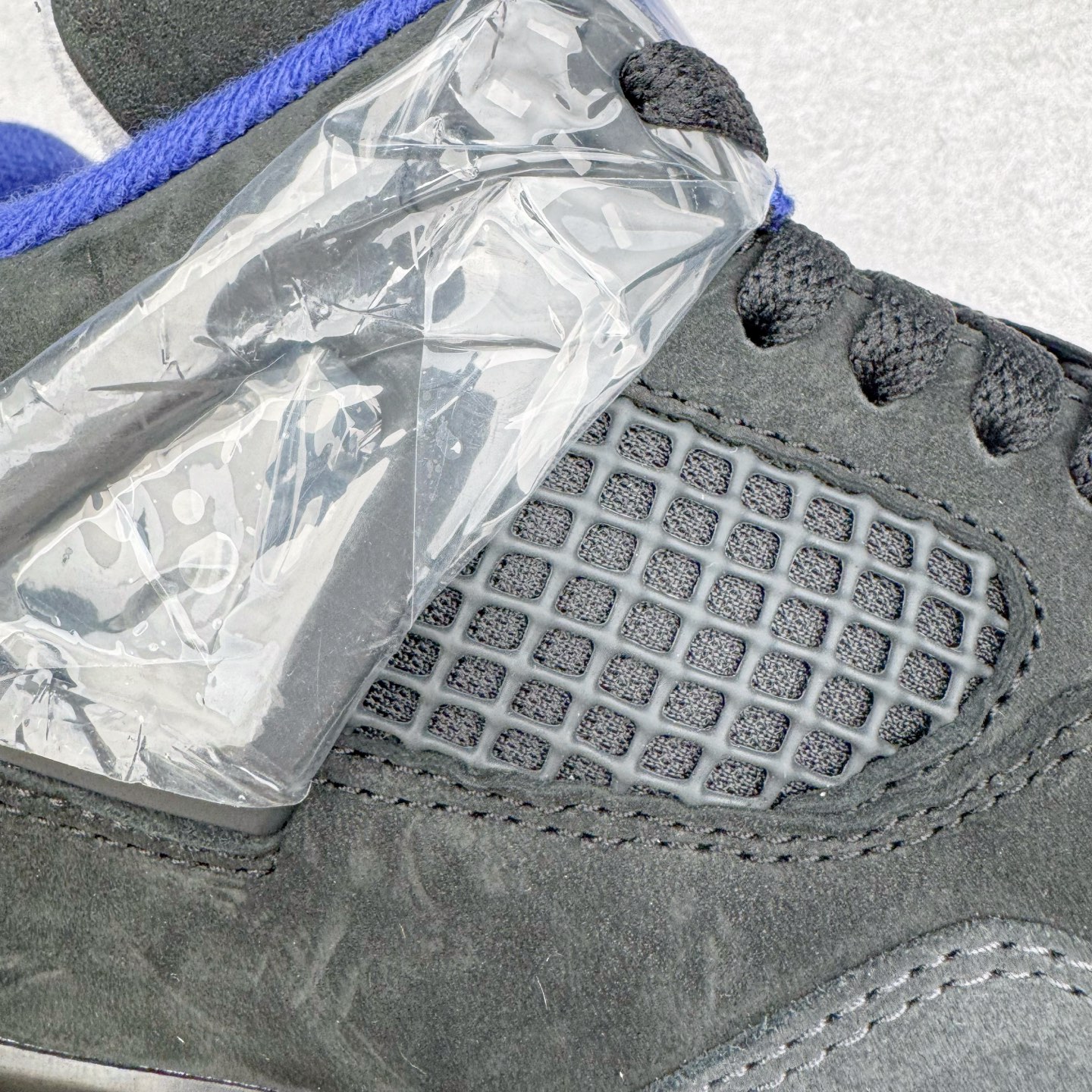 图片[14]-＃K版纯原 Air Jordan AJ4 Rare Air Laser 稀有空气 黑蓝红 FV5029-003 全新升级改良 原鞋原楦原纸板同源开发 完美呈现乔4的版型 内侧正确双色网格 还原细节 原厂皮料 正确气垫颜色 正确网格工艺 正确拉帮工艺 全鞋原装材料制作 原档案原模具打造 支持全方位与正品对比 尺码：36 36.5 37.5 38 38.5 39 40 40.5 41 42 42.5 43 44 44.5 45 46 47.5-选品中心