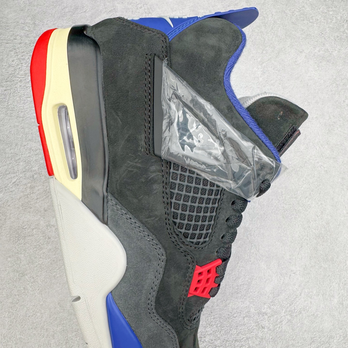 图片[6]-＃K版纯原 Air Jordan AJ4 Rare Air Laser 稀有空气 黑蓝红 FV5029-003 全新升级改良 原鞋原楦原纸板同源开发 完美呈现乔4的版型 内侧正确双色网格 还原细节 原厂皮料 正确气垫颜色 正确网格工艺 正确拉帮工艺 全鞋原装材料制作 原档案原模具打造 支持全方位与正品对比 尺码：36 36.5 37.5 38 38.5 39 40 40.5 41 42 42.5 43 44 44.5 45 46 47.5-选品中心