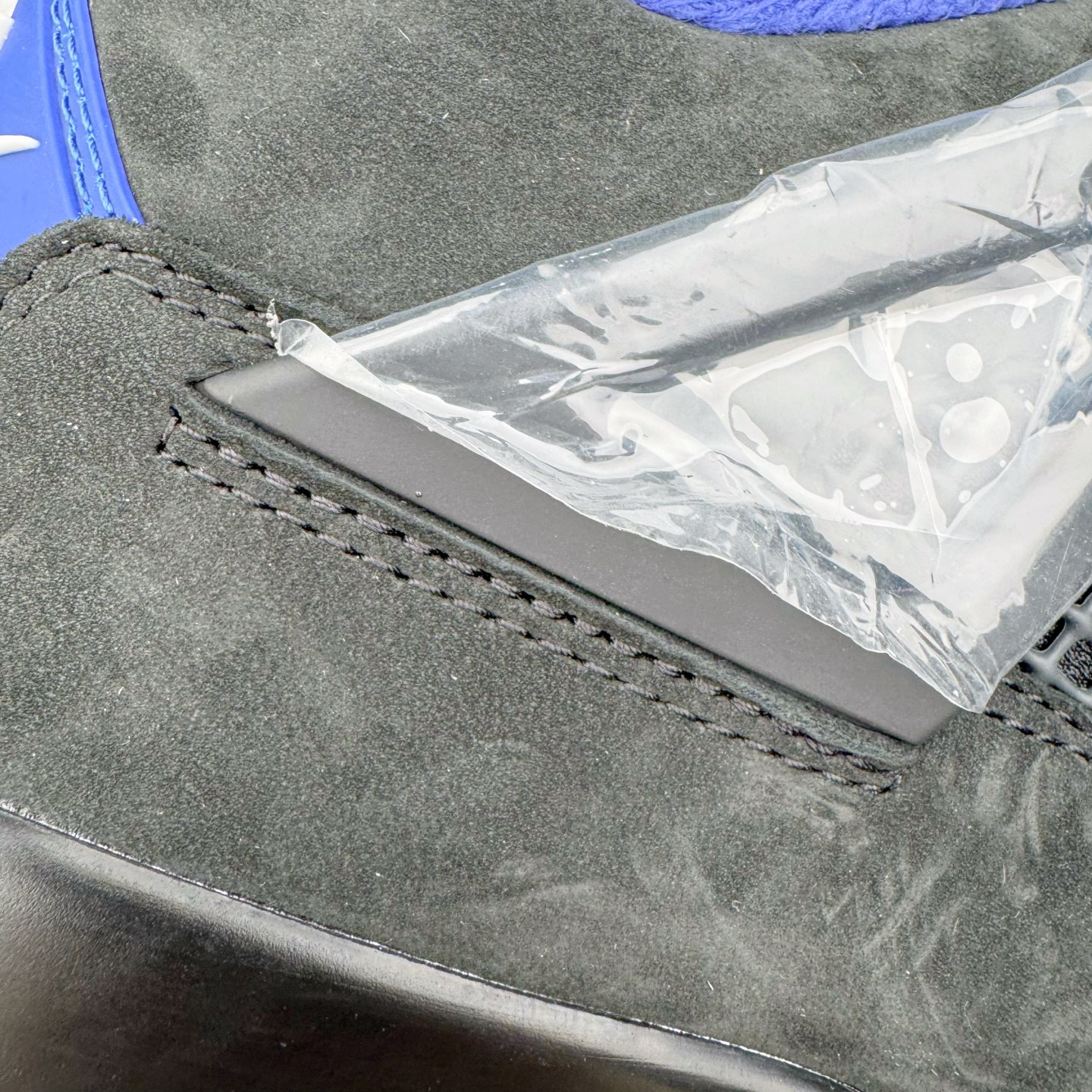 图片[18]-＃K版纯原 Air Jordan AJ4 Rare Air Laser 稀有空气 黑蓝红 FV5029-003 全新升级改良 原鞋原楦原纸板同源开发 完美呈现乔4的版型 内侧正确双色网格 还原细节 原厂皮料 正确气垫颜色 正确网格工艺 正确拉帮工艺 全鞋原装材料制作 原档案原模具打造 支持全方位与正品对比 尺码：36 36.5 37.5 38 38.5 39 40 40.5 41 42 42.5 43 44 44.5 45 46 47.5-选品中心