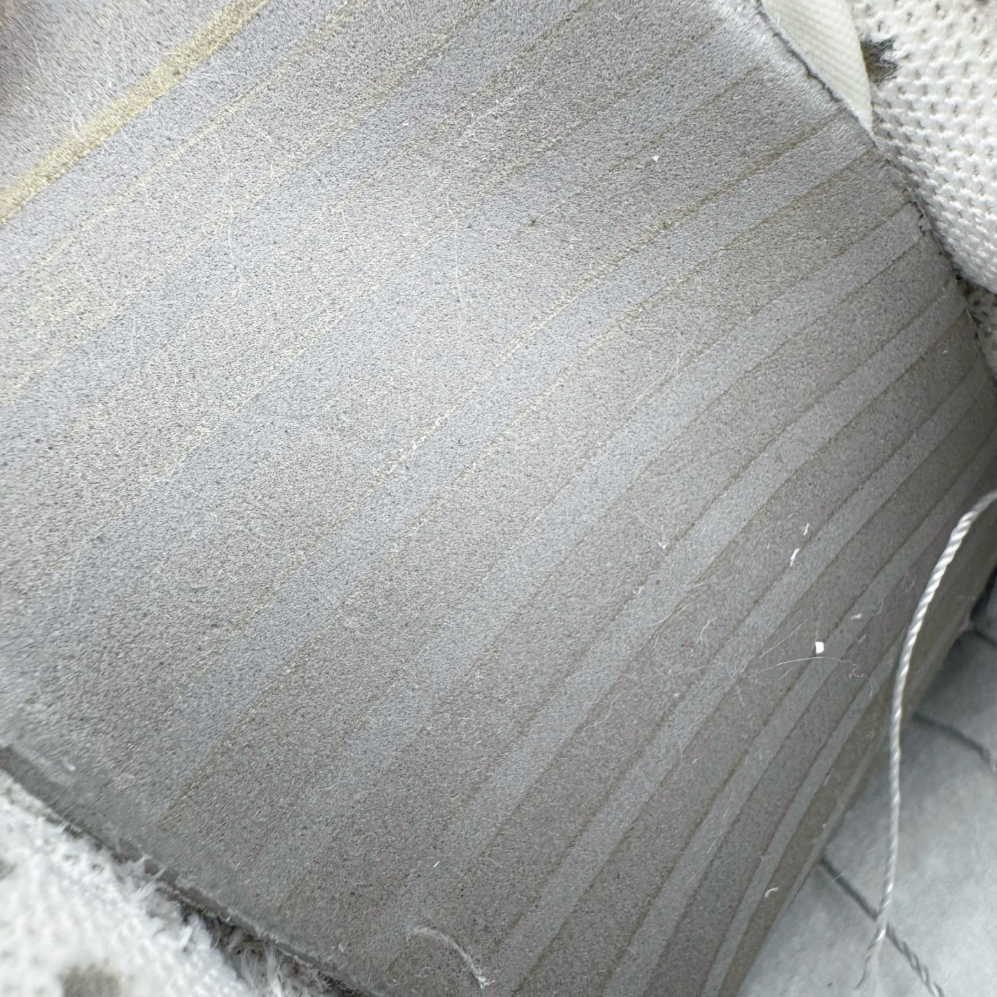 图片[10]-＃YC纯原 NK Dunk Low 春日来信WG0212-016 当杏仁奶白的温柔，遇见枝头初绽的嫩绿，鞋侧Swoosh 轻盈点缀，似春风在信上落下的笔锋，后跟的精致纹样，如信笺末页封印，藏着往春的寄托。把整个夏天穿成会呼吸的诗意，以新生之色，重构街头呼吸频率。一步生新绿，十步成清风，让浅绿叶纹在足间舒展，踏碎盛夏的燥意。定制系列天花板 无原鞋不开发 全系列得物原鞋一比一校对开发 配色持续更新中 终端对接 优势输出 全套原厂楦头原纸板数据档案倾力打造 原汁原味莞产 极致还原 圈内最强针车工艺 高端零售指定版 广东原厂配套原盒原标 鞋盒分三个尺码段 原厂冲刀 超高清洁度 全鞋零毛边皮料切割 采用原厂百宏鞋带以及原厂百宏织唛舌标 内标可供原厂几率过验 进口原装条纹中底布 四线拉帮白色点胶 原厂拉帮手法遵循公司 原厂电绣 极致还原 尺码：36 36.5 37.5 38 38.5 39 40 40.5 41 42 42.5 43 44 44.5 45 46-选品中心