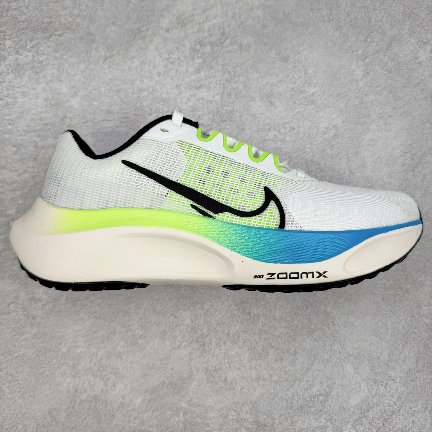 图片[15]-＃TG纯原 NK Zoom Fly 5 马拉松长跑运动休闲缓震碳板跑步鞋 独家开模内嵌全掌铲形真碳板.如拆解发现非碳板可假一罚十.（非市面上通货TPU塑料板或纸板之类）.鞋底窗口可见zoomx粘接料.非通货使用的纹路雕刻而成.外围搭載轻量级SR02泡棉载体.中底ZoomX泡棉.鞋面采用轻盈网眼设计.鞋垫与原厂一致采用zoomX废料粘接而成.鞋盒.合格证.纸吊牌.三标齐全. 实拍调校N版已经零色差零失真 百分百还原实物色彩所见即所得 不存在货不对板色差等低级问题 选购参考实物拍摄 不混卖不参货 只用心做好货严格选品 承诺混一赔十 尺码：36 36.5 37.5 38 38.5 39 40 40.5 41 42 42.5 43 44 44.5 45-选品中心