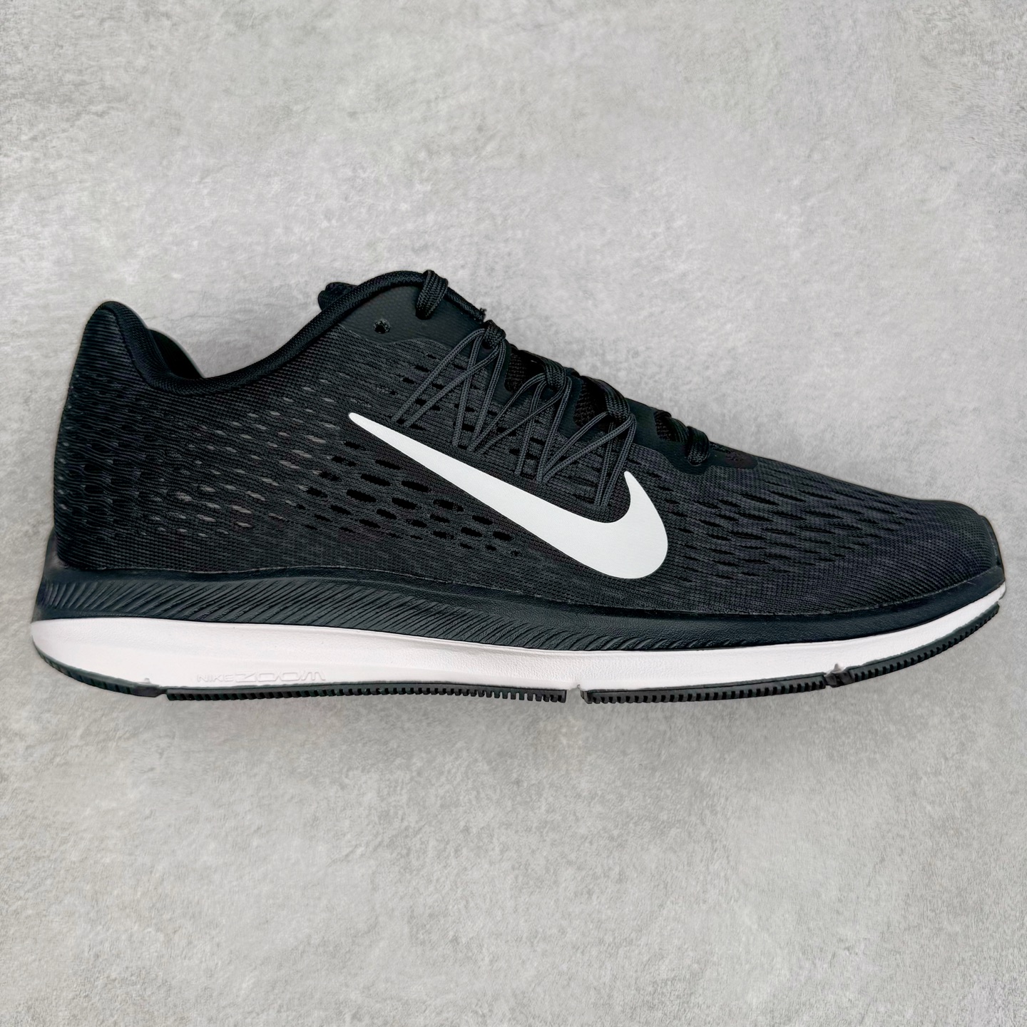 ＃TG纯原 NK Zoom Winflo 5 简约舒适织物减震防滑耐磨低帮休闲跑步鞋 AA7406-001 泰光Zp特供批次 市面唯一支持实战的跑鞋 原档案数据原厂网纱 正确高频花纹 前后掌内置Zoom Air气垫 原装MD大底 脚感完美还原 原盒原配 QC检验、钢印 俱全 原底科技 同步原版 脚感堪比Boost 实拍调校N版已经零色差零失真 百分百还原实物色彩所见即所得 不存在货不对板色差等低级问题 选购参考实物拍摄 不混卖不参货 只用心做好货严格选品 承诺混一赔十 尺码：36 36.5 37.5 38 38.5 39 40 40.5 41 42 42.5 43 44 44.5 45-选品中心