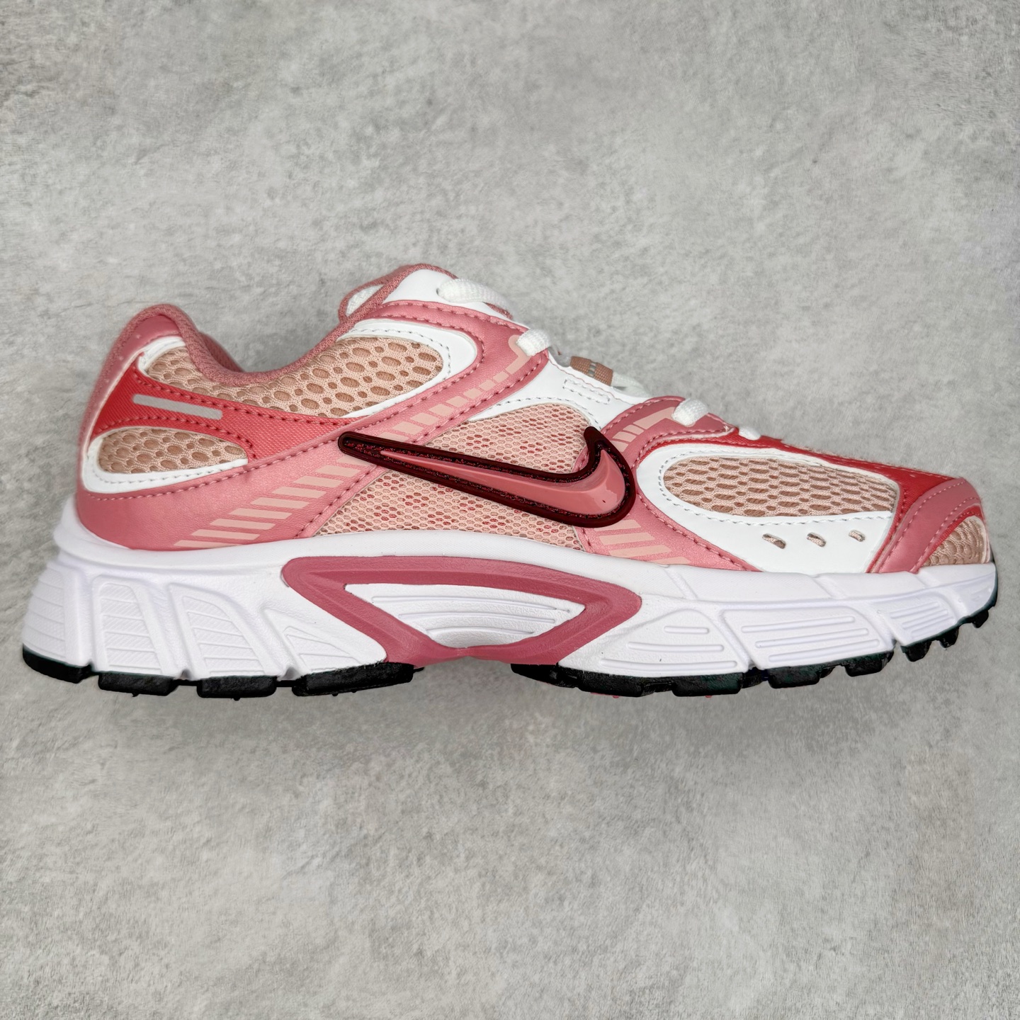 NK V5 RNR 舒适百搭防滑耐磨低帮跑步鞋 IH1980-140 舒适有型适合日常穿着 该鞋款延续千禧年经典设计搭载泡绵中底 厚实而轻盈匠心细节巧搭立体耐克勾标志焕新演绎复古跑鞋 鞋款从千禧年美学汲取灵感 混搭多种材质突显层次感立体感和传统跑步风范 尺码:36 36.5 37.5 38 38.5 39 40 40.5 41 42 42.5 43 44 44.5 45-选品中心