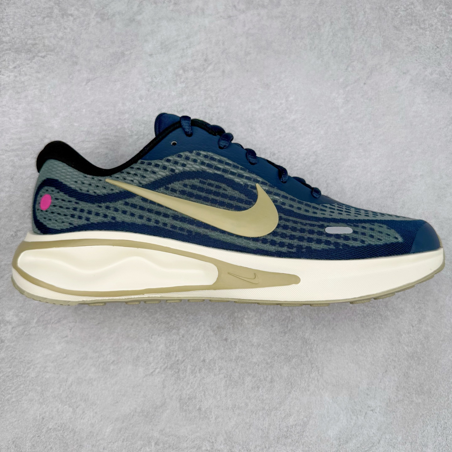 图片[10]-＃TG纯原 NK Journey Run 旅程慢跑系列低帮轻质缓震休闲运动公路跑步鞋 采用科技织法轻盈织物合成鞋面材质 搭载柔软厚实ComfiRide 泡绵缓震组合外置防滑耐磨橡胶底片 穿上 Journey Run 公路跑步鞋 尽情畅跑 享受每一步的风景 搭载柔软厚实的 ComfiRide 泡绵缓震配置 助你征服充满挑战的路面 大步流星 微笑前行 该鞋款舒适非凡 让你爱不释脚 尺码：35.5 36 36.5 37.5 38 38.5 39 40 40.5 41 42 42.5 43 44 44.5 45-选品中心