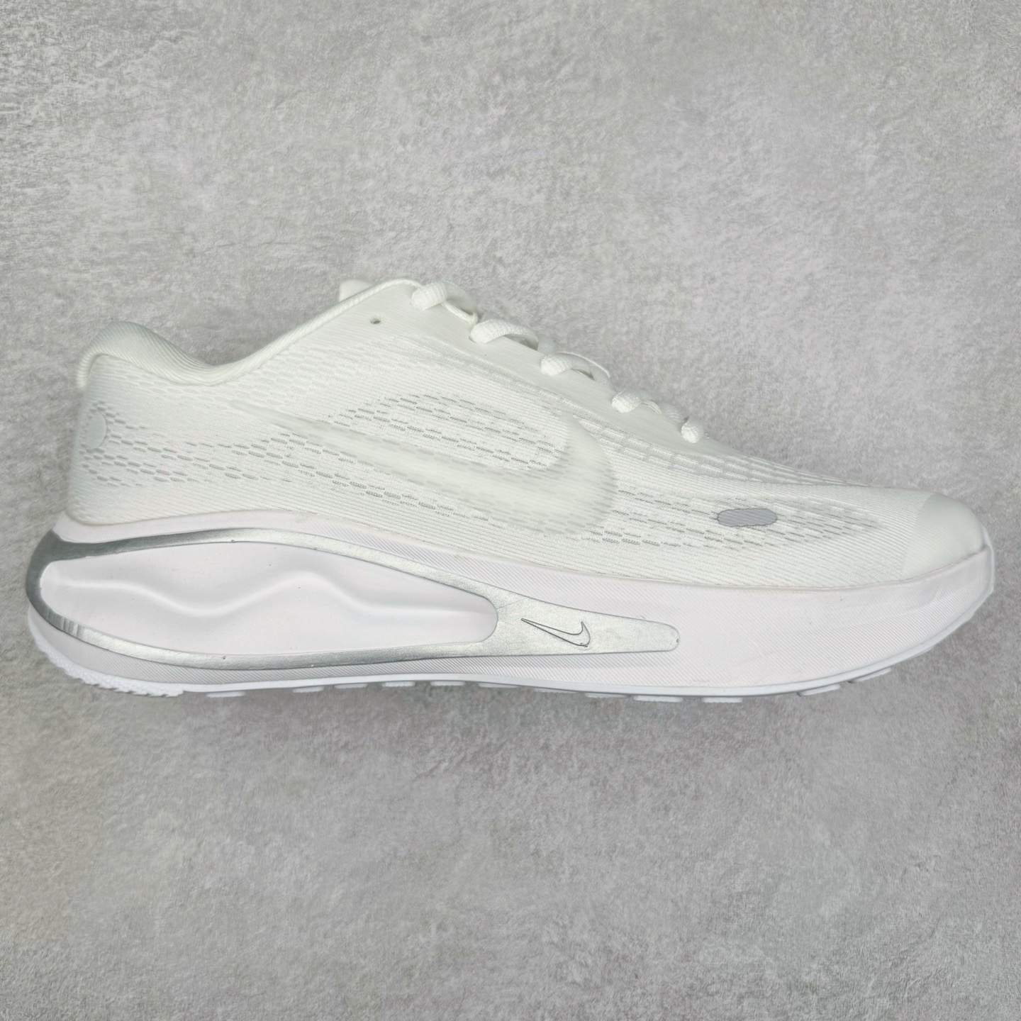 图片[11]-＃TG纯原 NK Journey Run 旅程慢跑系列低帮轻质缓震休闲运动公路跑步鞋 采用科技织法轻盈织物合成鞋面材质 搭载柔软厚实ComfiRide 泡绵缓震组合外置防滑耐磨橡胶底片 穿上 Journey Run 公路跑步鞋 尽情畅跑 享受每一步的风景 搭载柔软厚实的 ComfiRide 泡绵缓震配置 助你征服充满挑战的路面 大步流星 微笑前行 该鞋款舒适非凡 让你爱不释脚 尺码：35.5 36 36.5 37.5 38 38.5 39 40 40.5 41 42 42.5 43 44 44.5 45-选品中心