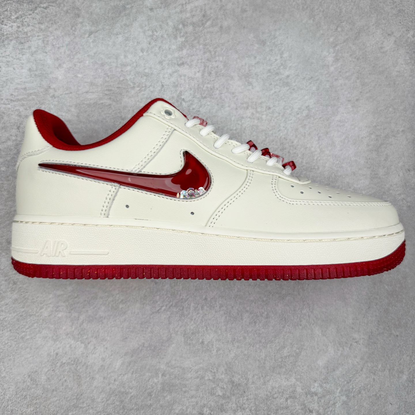 图片[5]-＃福利特价 NK Air Force 1´07 Low 空军一号低帮百搭休闲运动板鞋 柔软、弹性十足的缓震性能和出色的中底设计 横跨复古与现代的外型结合 造就出风靡全球 三十多年的Force 1 直到今天还深受青睐 尺码：36 36.5 37.5 38 38.5 39 40 40.5 41 42 42.5 43 44 44.5 45-选品中心