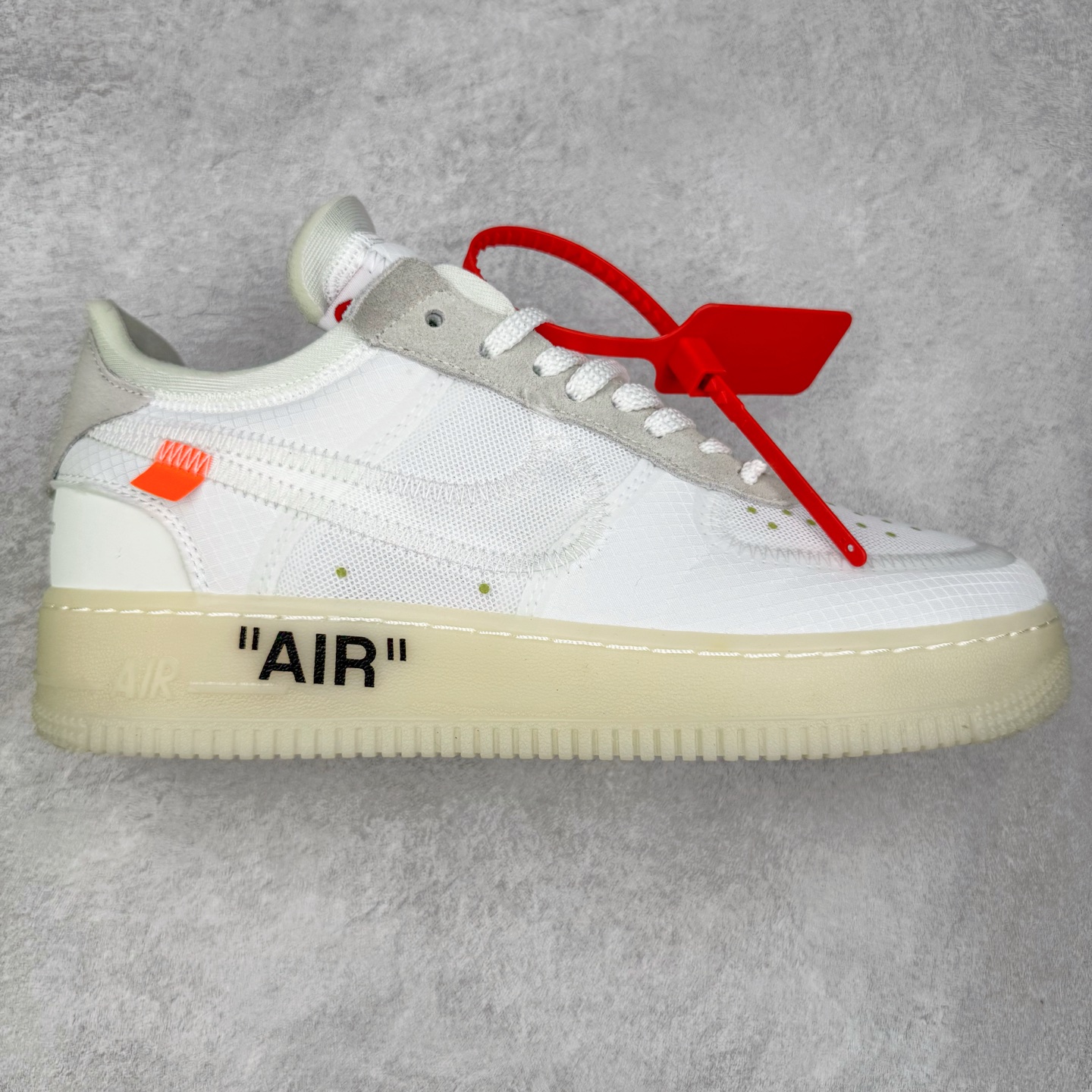#福利特价 NK Air Force 1´07 Low 空军一号低帮百搭休闲运动板鞋 柔软、弹性十足的缓震性能和出色的中底设计 横跨复古与现代的外型结合 造就出风靡全球 三十多年的Force 1 直到今天还深受青睐 尺码:36 36.5 37.5 38 38.5 39 40 40.5 41 42 42.5 43 44 44.5 45-选品中心