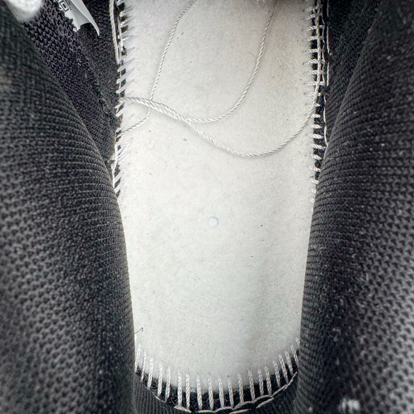 图片[10]-＃YC纯原 NK Dunk Low 银墨 DD1391-100 当世界沉溺于喧嚣的霓虹，真正的玩家在黑白之间寻找更锋利的节奏。墨色是态度的沉潜，银色Swoosh 似不羁的锋芒破界而出，做旧痕迹是时光里沉淀的反骨。这双独属于你的 Nike Dunk Low “银墨”，拒绝千篇一律的复刻，从不拥挤在已知的路上。定制系列天花板 无原鞋不开发 全系列得物原鞋一比一校对开发 配色持续更新中 终端对接 优势输出 全套原厂楦头原纸板数据档案倾力打造 原汁原味莞产 极致还原 圈内最强针车工艺 高端零售指定版 广东原厂配套原盒原标 鞋盒分三个尺码段 原厂冲刀 超高清洁度 全鞋零毛边皮料切割 采用原厂百宏鞋带以及原厂百宏织唛舌标 内标可供原厂几率过验 进口原装条纹中底布 四线拉帮白色点胶 原厂拉帮手法遵循公司 原厂电绣 极致还原 尺码：36 36.5 37.5 38 38.5 39 40 40.5 41 42 42.5 43 44 44.5 45 46-选品中心