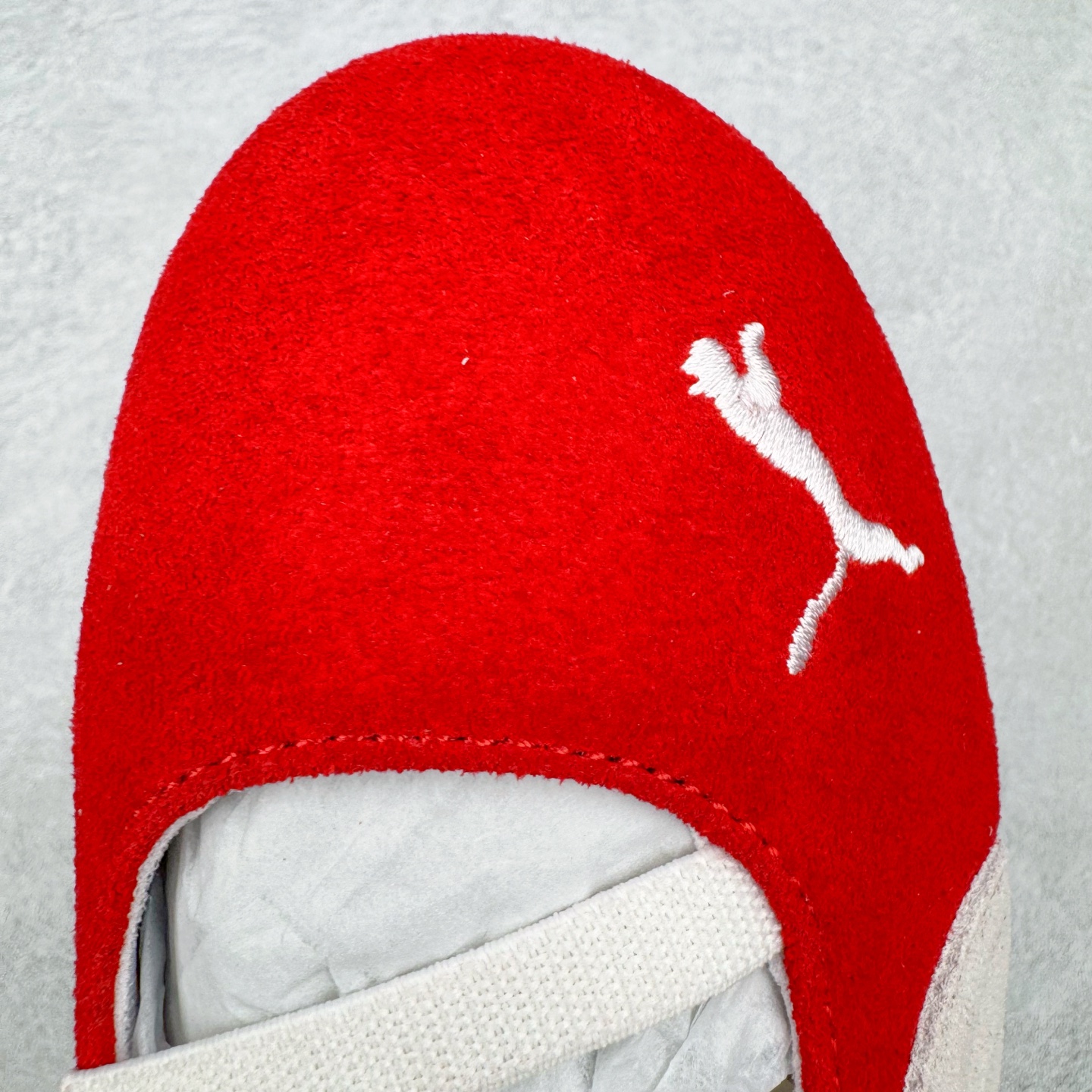 图片[14]-＃S2 PUMA Speedcat Ballerina 彪马柔软舒适防滑耐磨低帮生活休闲鞋芭蕾舞鞋单鞋玛丽珍鞋 这次，PUMA决定再对Speedcat来一次创新，以芭蕾舞鞋为灵感，将芭蕾舞鞋的灵动与轻盈感与赛车鞋融为一体，带来极具个性的全新鞋款Speedcat Ballerina。Speedcat Ballerina由Speedcat去除鞋舌、鞋带以及部分鞋侧位打造而成，鞋带部分被改为如同芭蕾鞋般的交叉弹性带，PUMA的标志依旧设计于鞋侧旁，整个鞋款外观变得更加优雅。Speedcat Ballerina 还汲取了赛车鞋的抓地设计，配备经典橡胶大底。尺码：36 37 37.5 38 38.5 39 40-选品中心