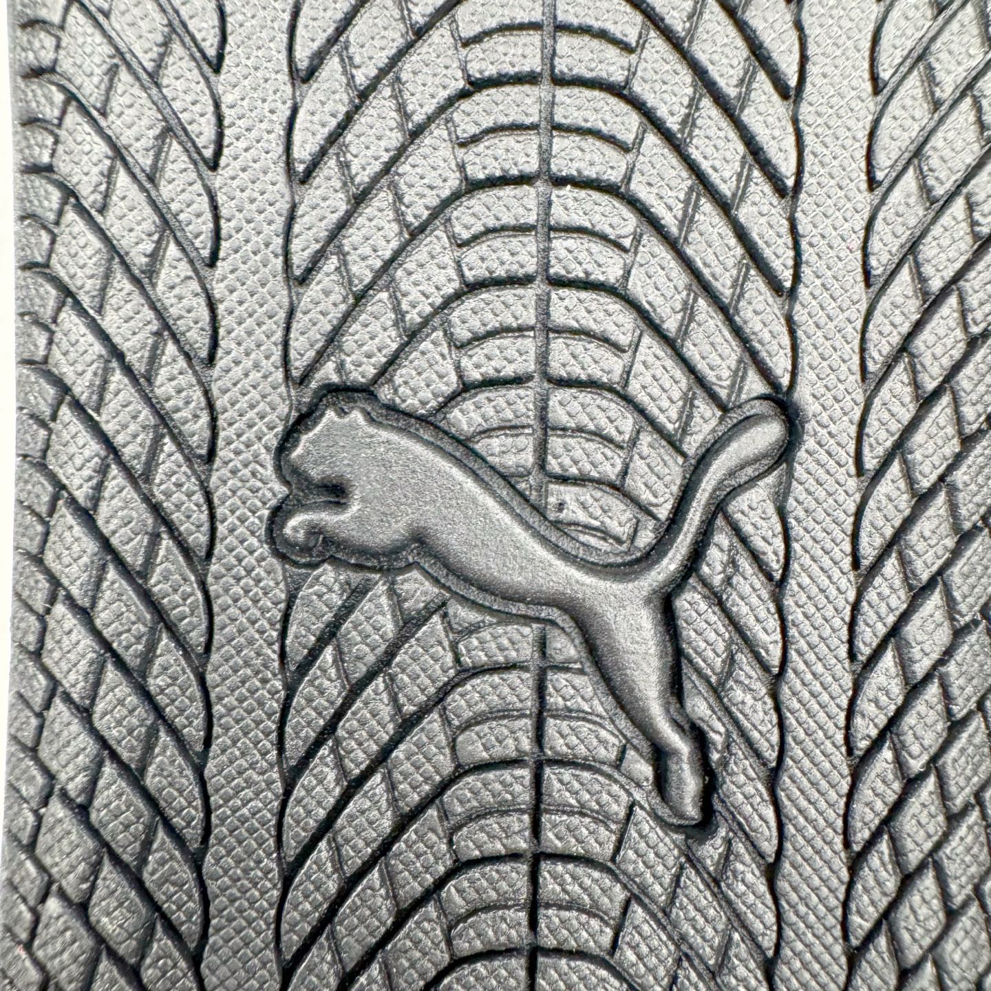 图片[18]-＃S2 PUMA Speedcat Ballerina 彪马柔软舒适防滑耐磨低帮生活休闲鞋芭蕾舞鞋单鞋玛丽珍鞋 这次，PUMA决定再对Speedcat来一次创新，以芭蕾舞鞋为灵感，将芭蕾舞鞋的灵动与轻盈感与赛车鞋融为一体，带来极具个性的全新鞋款Speedcat Ballerina。Speedcat Ballerina由Speedcat去除鞋舌、鞋带以及部分鞋侧位打造而成，鞋带部分被改为如同芭蕾鞋般的交叉弹性带，PUMA的标志依旧设计于鞋侧旁，整个鞋款外观变得更加优雅。Speedcat Ballerina 还汲取了赛车鞋的抓地设计，配备经典橡胶大底。尺码：36 37 37.5 38 38.5 39 40-选品中心