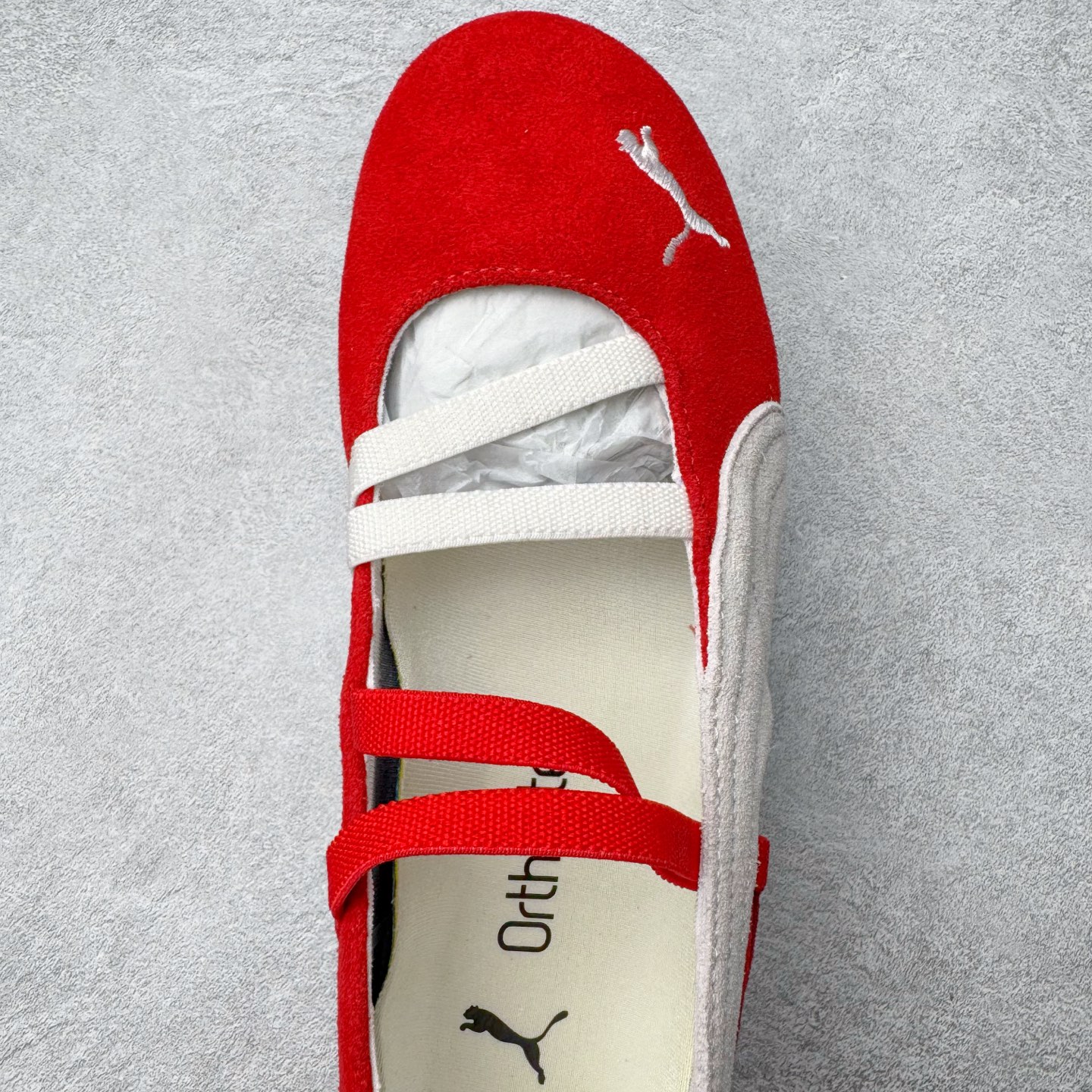 图片[4]-＃S2 PUMA Speedcat Ballerina 彪马柔软舒适防滑耐磨低帮生活休闲鞋芭蕾舞鞋单鞋玛丽珍鞋 这次，PUMA决定再对Speedcat来一次创新，以芭蕾舞鞋为灵感，将芭蕾舞鞋的灵动与轻盈感与赛车鞋融为一体，带来极具个性的全新鞋款Speedcat Ballerina。Speedcat Ballerina由Speedcat去除鞋舌、鞋带以及部分鞋侧位打造而成，鞋带部分被改为如同芭蕾鞋般的交叉弹性带，PUMA的标志依旧设计于鞋侧旁，整个鞋款外观变得更加优雅。Speedcat Ballerina 还汲取了赛车鞋的抓地设计，配备经典橡胶大底。尺码：36 37 37.5 38 38.5 39 40-选品中心