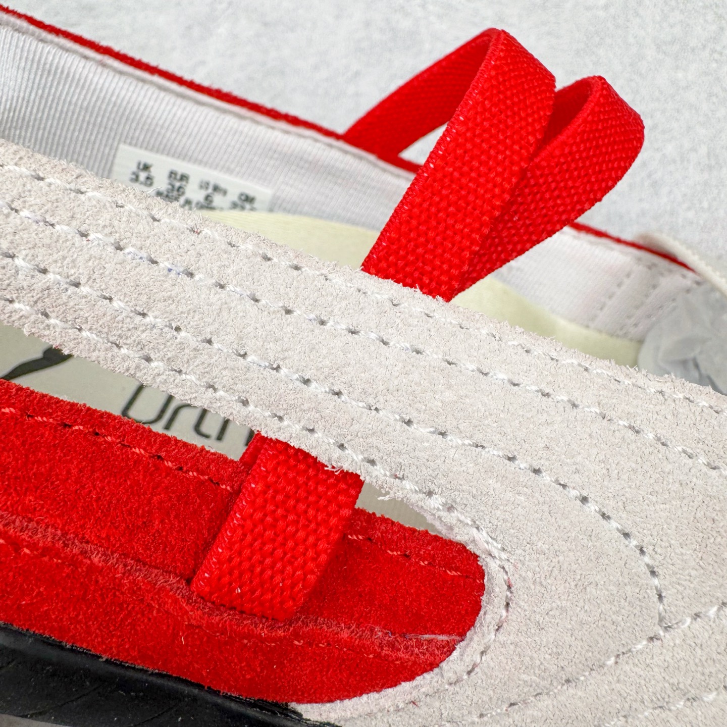 图片[16]-＃S2 PUMA Speedcat Ballerina 彪马柔软舒适防滑耐磨低帮生活休闲鞋芭蕾舞鞋单鞋玛丽珍鞋 这次，PUMA决定再对Speedcat来一次创新，以芭蕾舞鞋为灵感，将芭蕾舞鞋的灵动与轻盈感与赛车鞋融为一体，带来极具个性的全新鞋款Speedcat Ballerina。Speedcat Ballerina由Speedcat去除鞋舌、鞋带以及部分鞋侧位打造而成，鞋带部分被改为如同芭蕾鞋般的交叉弹性带，PUMA的标志依旧设计于鞋侧旁，整个鞋款外观变得更加优雅。Speedcat Ballerina 还汲取了赛车鞋的抓地设计，配备经典橡胶大底。尺码：36 37 37.5 38 38.5 39 40-选品中心