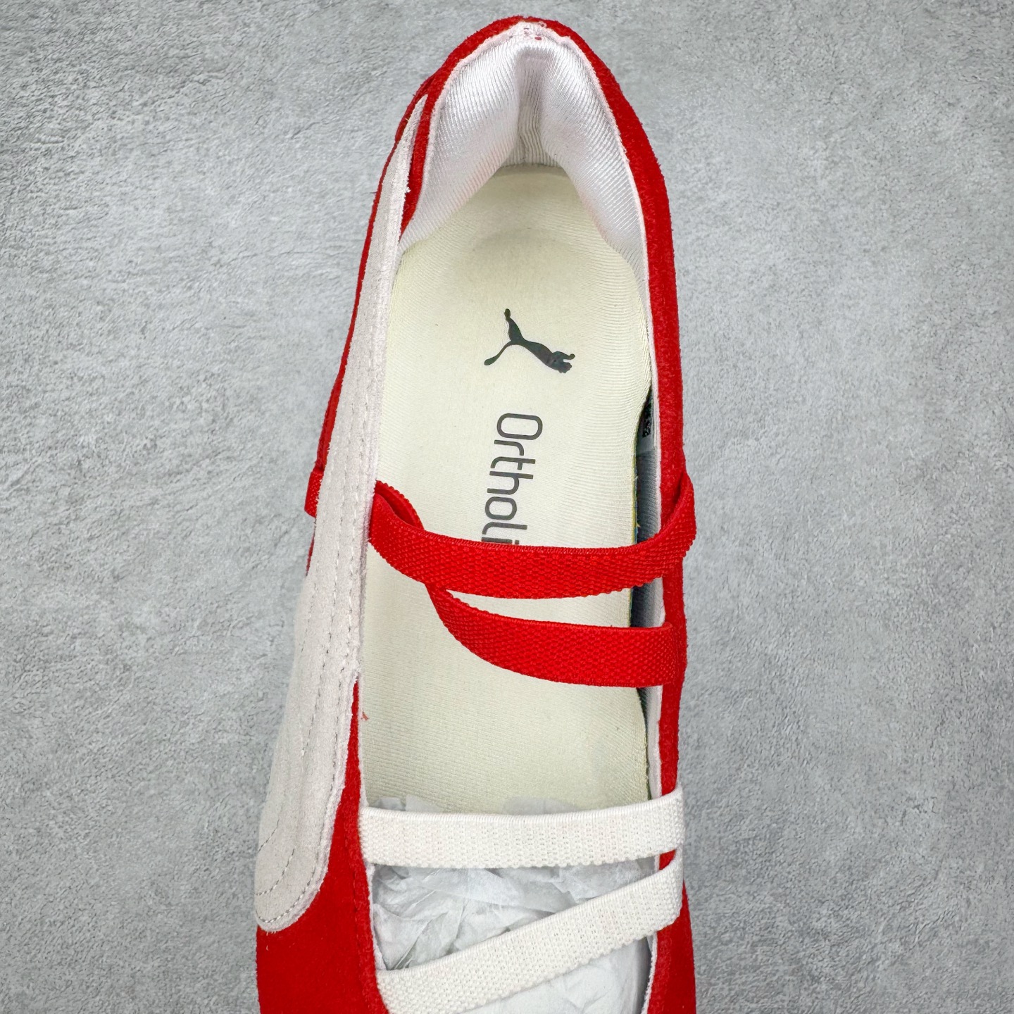 图片[5]-＃S2 PUMA Speedcat Ballerina 彪马柔软舒适防滑耐磨低帮生活休闲鞋芭蕾舞鞋单鞋玛丽珍鞋 这次，PUMA决定再对Speedcat来一次创新，以芭蕾舞鞋为灵感，将芭蕾舞鞋的灵动与轻盈感与赛车鞋融为一体，带来极具个性的全新鞋款Speedcat Ballerina。Speedcat Ballerina由Speedcat去除鞋舌、鞋带以及部分鞋侧位打造而成，鞋带部分被改为如同芭蕾鞋般的交叉弹性带，PUMA的标志依旧设计于鞋侧旁，整个鞋款外观变得更加优雅。Speedcat Ballerina 还汲取了赛车鞋的抓地设计，配备经典橡胶大底。尺码：36 37 37.5 38 38.5 39 40-选品中心