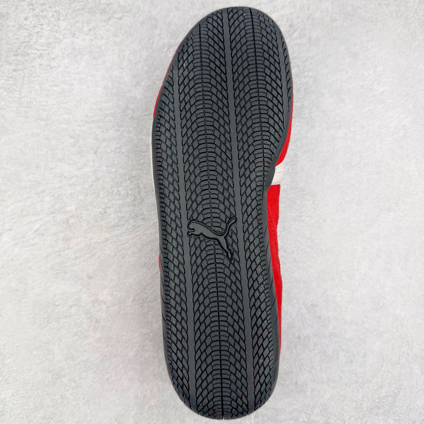 图片[9]-＃S2 PUMA Speedcat Ballerina 彪马柔软舒适防滑耐磨低帮生活休闲鞋芭蕾舞鞋单鞋玛丽珍鞋 这次，PUMA决定再对Speedcat来一次创新，以芭蕾舞鞋为灵感，将芭蕾舞鞋的灵动与轻盈感与赛车鞋融为一体，带来极具个性的全新鞋款Speedcat Ballerina。Speedcat Ballerina由Speedcat去除鞋舌、鞋带以及部分鞋侧位打造而成，鞋带部分被改为如同芭蕾鞋般的交叉弹性带，PUMA的标志依旧设计于鞋侧旁，整个鞋款外观变得更加优雅。Speedcat Ballerina 还汲取了赛车鞋的抓地设计，配备经典橡胶大底。尺码：36 37 37.5 38 38.5 39 40-选品中心