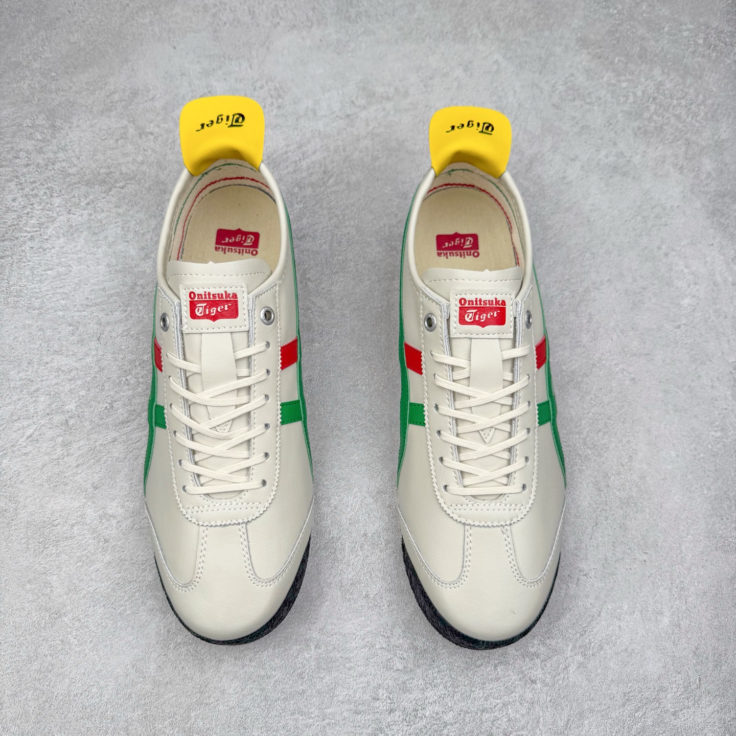 图片[2]-＃C版 Asics Onitsuka Tiger MEXICO 66 亚瑟士鬼冢虎复古经典板鞋 CNY 龙年限定 白红 市场王者选手 海外订单工厂出品 长期生产补货永不断码 超成熟稳定的做工品控 原装全套纸板楦头开发 原汁原味 完美呈现版型 私模正确鞋底咬花纹路 一比一鞋头弧度高度鞋身弧度 绝不口嗨 细节品控鞋型随意秒杀市面 原档咬花纹路私模大底 一个单元有六个三角形 总体形拼接呈现花瓣状 官方四联吊牌 原装Ortholite轻量化鞋垫 原盒原配 质保卡 说明书 钢印防尘纸 纸板中底带钢印 乳胶组合鞋垫 支持全方位的对比专柜 产品从款式颜色造型上体现出追求舒适和细节的完美 鞋类更是推崇手工制作的严谨与完美 融舒适性与可穿性的设计风格 注重细节的完美和别致魅力 既保持稳重 又不失轻松的时尚感 尺码：36 37 37.5 38 39 39.5 40 40.5 41.5 42 42.5 43.5 44 45-选品中心
