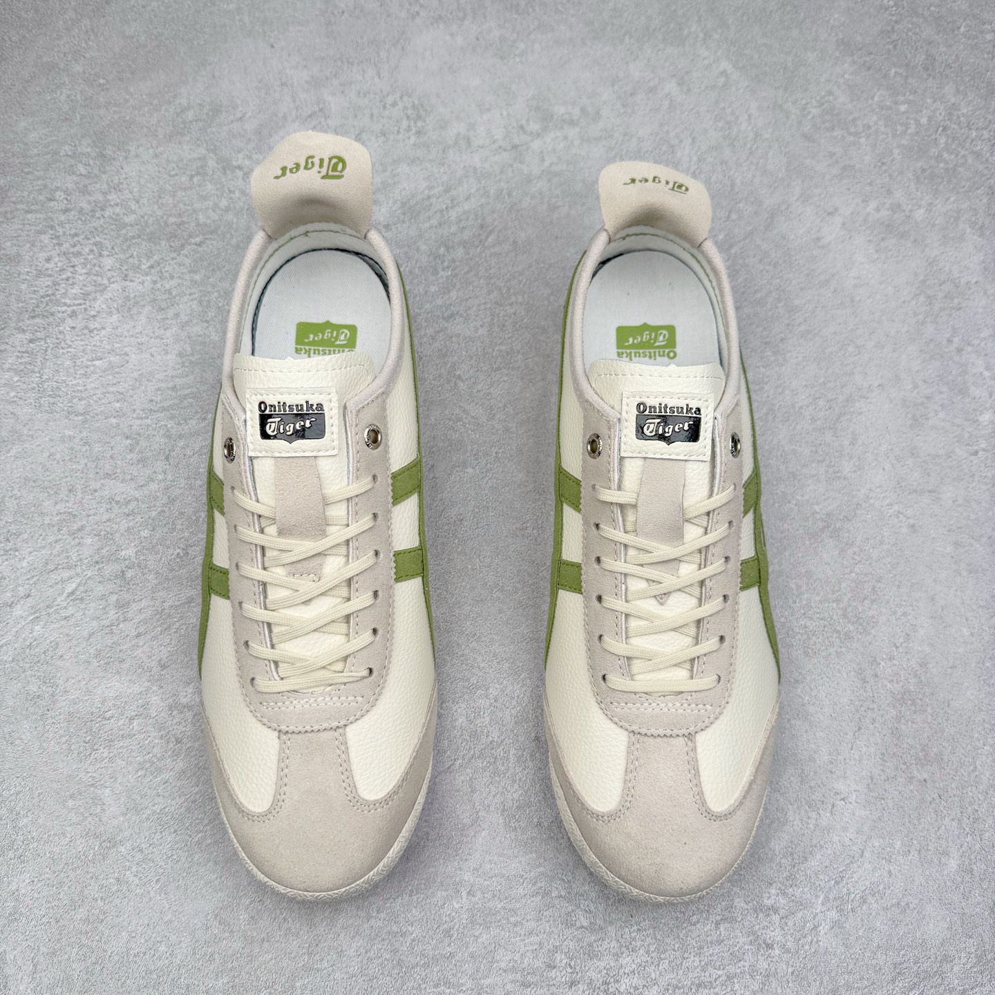 图片[2]-＃C版 Asics Onitsuka Tiger MEXICO 66 亚瑟士鬼冢虎复古经典板鞋 CNY 龙年限定 白红 市场王者选手 海外订单工厂出品 长期生产补货永不断码 超成熟稳定的做工品控 原装全套纸板楦头开发 原汁原味 完美呈现版型 私模正确鞋底咬花纹路 一比一鞋头弧度高度鞋身弧度 绝不口嗨 细节品控鞋型随意秒杀市面 原档咬花纹路私模大底 一个单元有六个三角形 总体形拼接呈现花瓣状 官方四联吊牌 原装Ortholite轻量化鞋垫 原盒原配 质保卡 说明书 钢印防尘纸 纸板中底带钢印 乳胶组合鞋垫 支持全方位的对比专柜 产品从款式颜色造型上体现出追求舒适和细节的完美 鞋类更是推崇手工制作的严谨与完美 融舒适性与可穿性的设计风格 注重细节的完美和别致魅力 既保持稳重 又不失轻松的时尚感 尺码：36 37 37.5 38 39 39.5 40 40.5 41.5 42 42.5 43.5 44 45-选品中心