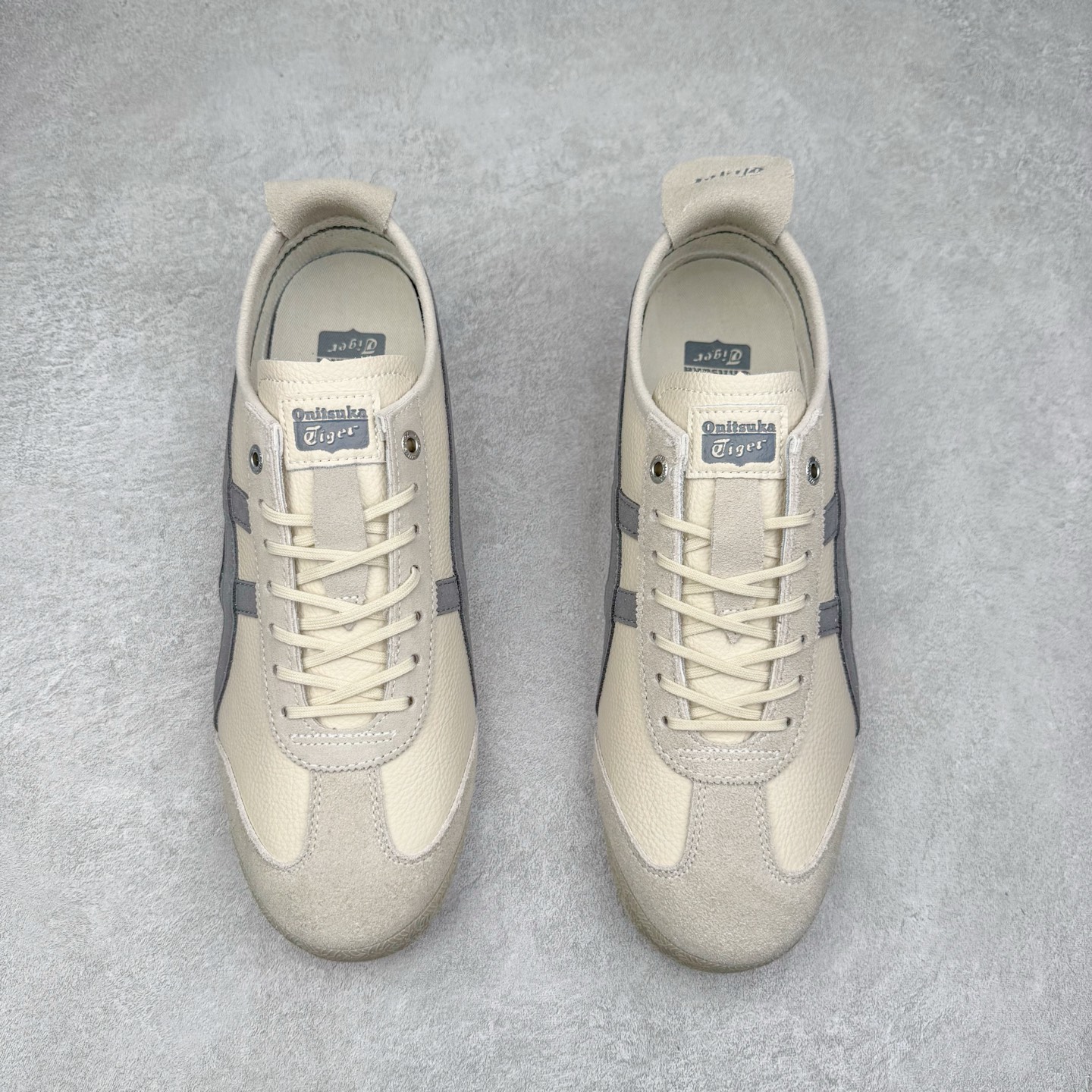 图片[2]-＃C版 Asics Onitsuka Tiger MEXICO 66 亚瑟士鬼冢虎复古经典板鞋 CNY 龙年限定 白红 市场王者选手 海外订单工厂出品 长期生产补货永不断码 超成熟稳定的做工品控 原装全套纸板楦头开发 原汁原味 完美呈现版型 私模正确鞋底咬花纹路 一比一鞋头弧度高度鞋身弧度 绝不口嗨 细节品控鞋型随意秒杀市面 原档咬花纹路私模大底 一个单元有六个三角形 总体形拼接呈现花瓣状 官方四联吊牌 原装Ortholite轻量化鞋垫 原盒原配 质保卡 说明书 钢印防尘纸 纸板中底带钢印 乳胶组合鞋垫 支持全方位的对比专柜 产品从款式颜色造型上体现出追求舒适和细节的完美 鞋类更是推崇手工制作的严谨与完美 融舒适性与可穿性的设计风格 注重细节的完美和别致魅力 既保持稳重 又不失轻松的时尚感 尺码：36 37 37.5 38 39 39.5 40 40.5 41.5 42 42.5 43.5 44 45-选品中心