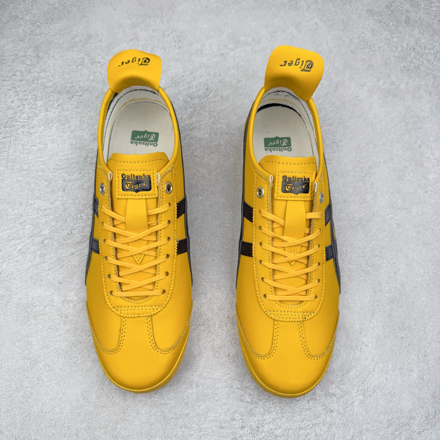 图片[2]-＃C版 Asics Onitsuka Tiger MEXICO 66 亚瑟士鬼冢虎复古经典板鞋 CNY 龙年限定 白红 市场王者选手 海外订单工厂出品 长期生产补货永不断码 超成熟稳定的做工品控 原装全套纸板楦头开发 原汁原味 完美呈现版型 私模正确鞋底咬花纹路 一比一鞋头弧度高度鞋身弧度 绝不口嗨 细节品控鞋型随意秒杀市面 原档咬花纹路私模大底 一个单元有六个三角形 总体形拼接呈现花瓣状 官方四联吊牌 原装Ortholite轻量化鞋垫 原盒原配 质保卡 说明书 钢印防尘纸 纸板中底带钢印 乳胶组合鞋垫 支持全方位的对比专柜 产品从款式颜色造型上体现出追求舒适和细节的完美 鞋类更是推崇手工制作的严谨与完美 融舒适性与可穿性的设计风格 注重细节的完美和别致魅力 既保持稳重 又不失轻松的时尚感 尺码：36 37 37.5 38 39 39.5 40 40.5 41.5 42 42.5 43.5 44 45-选品中心