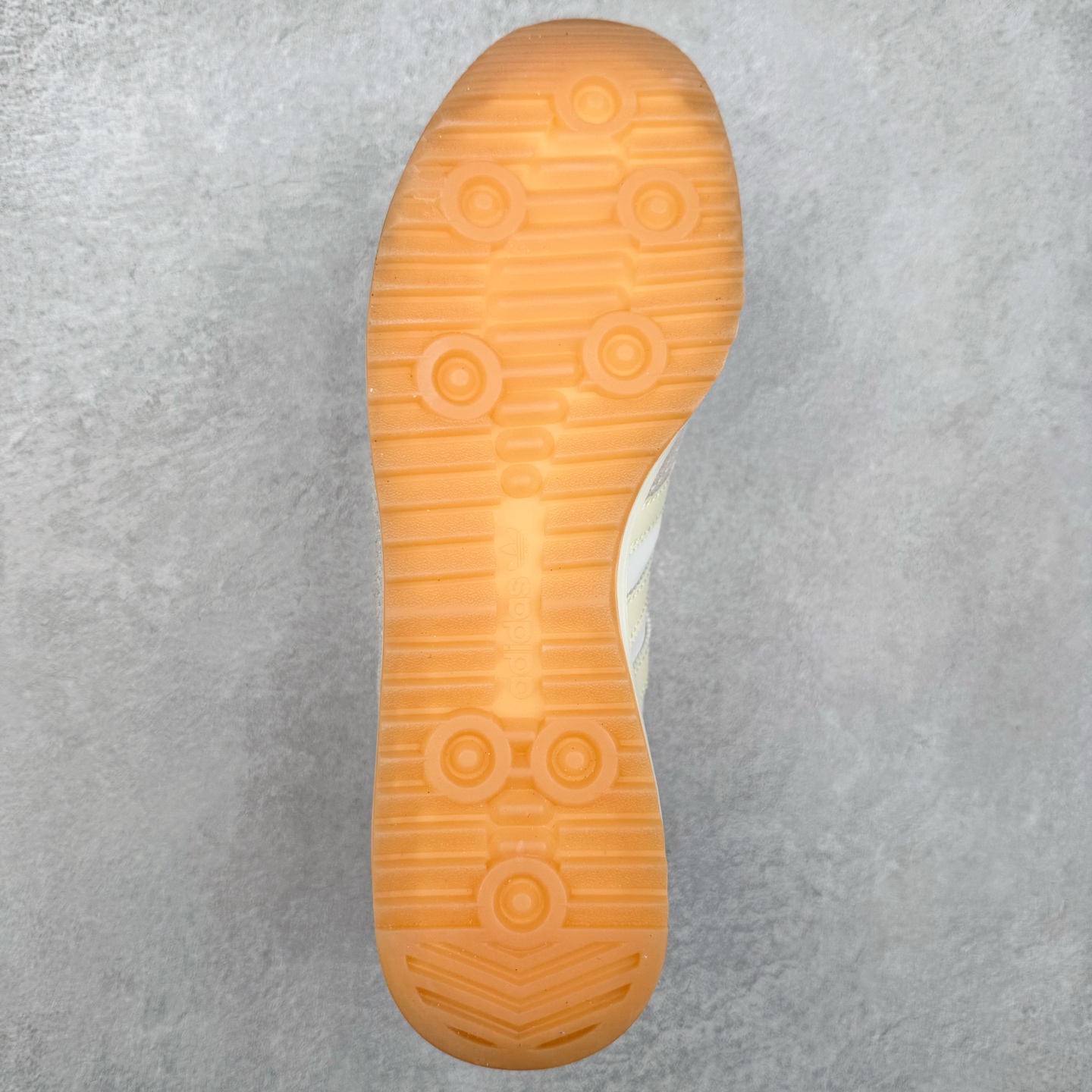 图片[9]-＃HP纯原 AD Wmns SL72 OG 系列德训足球风百搭低帮休闲运动板鞋 JI2491 采用高弹EVA+MODEL+RB三层组合底 区别市面RB一体大底 三层组合鞋底重量与原鞋一致 Originals 将有「T 头鞋」造型的诞生于 1972 年的 SL72 鞋款复刻带回 各位买鞋又有新选择了 1972 年 SL72 问世后 引领了后来阿迪达斯的跑鞋发展方向 其中「SL」代表了 Super Light 彰显了产品轻便的特性 1972 年 SL72 问世后 引领了后来阿迪达斯的跑鞋发展方向 其中「SL」代表了 Super Light 彰显了产品轻便的特性 这次 Originals 延续其轻质经典的基因 带来男女两款 SL72 男生款带来 SL72 RS 鞋型 RS 意为 Reshaped（重塑）鞋款在保留了经典的外观基础上 在尼龙材质里增加了填充物 使鞋型更加挺立和饱满 鞋头则更加圆润 鞋底的 EVA 材质则增加了鞋款的高度 女生款则带来 SL72 OG W 鞋型 OG 顾名思义则是致敬经典款式 相较于 RS（Reshaped）鞋款 鞋身更加纤细 其整体鞋身轮廓、线条、细节、材质上尊崇 70 年代 SL72 的设计 还原经典味道 尺码：36 36⅔ 37⅓ 38 38⅔ 39⅓ 40 40⅔ 41⅓ 42 42⅔ 43⅓ 44 44⅔ 45-选品中心