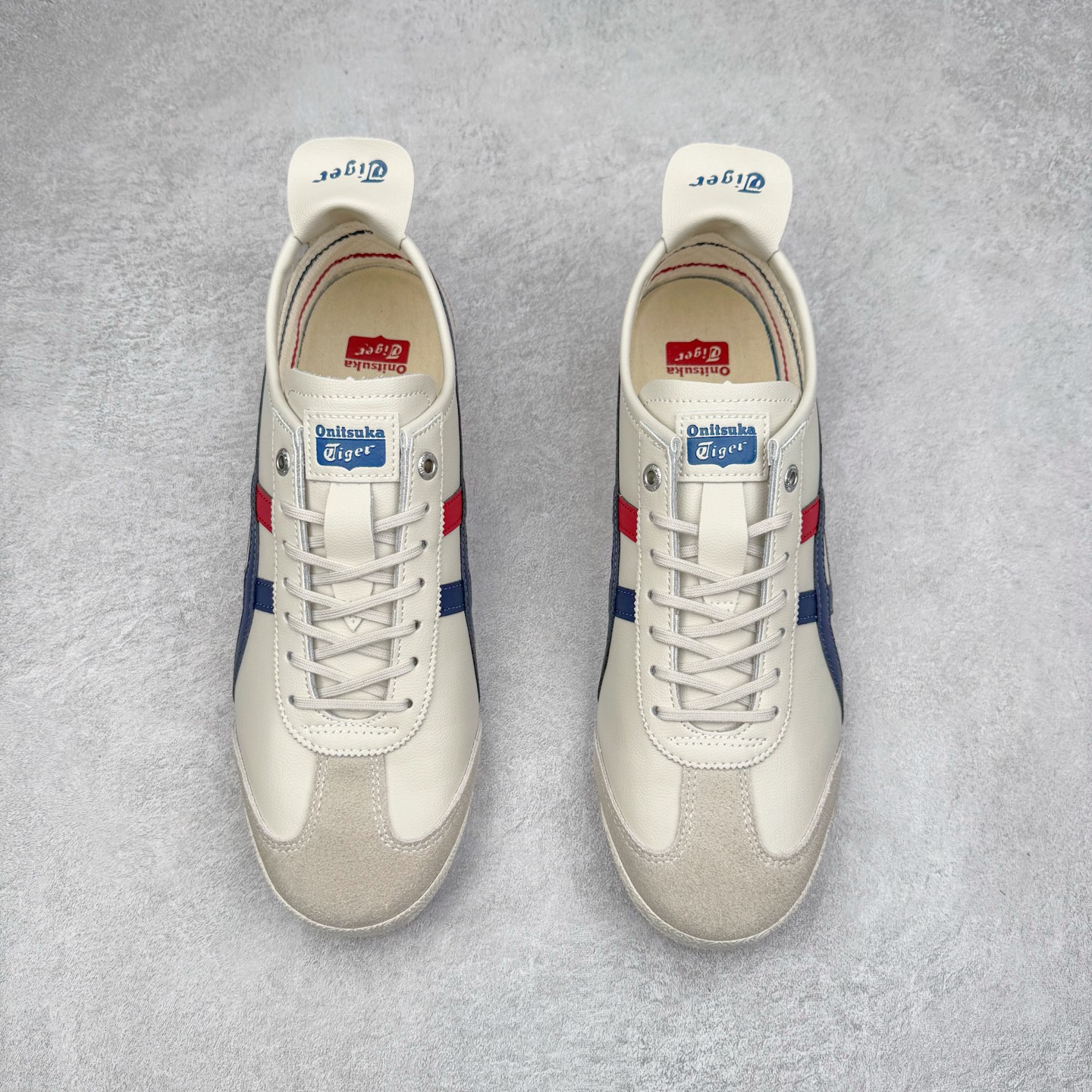 图片[2]-＃C版 Asics Onitsuka Tiger MEXICO 66 亚瑟士鬼冢虎复古经典板鞋 CNY 龙年限定 白红 市场王者选手 海外订单工厂出品 长期生产补货永不断码 超成熟稳定的做工品控 原装全套纸板楦头开发 原汁原味 完美呈现版型 私模正确鞋底咬花纹路 一比一鞋头弧度高度鞋身弧度 绝不口嗨 细节品控鞋型随意秒杀市面 原档咬花纹路私模大底 一个单元有六个三角形 总体形拼接呈现花瓣状 官方四联吊牌 原装Ortholite轻量化鞋垫 原盒原配 质保卡 说明书 钢印防尘纸 纸板中底带钢印 乳胶组合鞋垫 支持全方位的对比专柜 产品从款式颜色造型上体现出追求舒适和细节的完美 鞋类更是推崇手工制作的严谨与完美 融舒适性与可穿性的设计风格 注重细节的完美和别致魅力 既保持稳重 又不失轻松的时尚感 尺码：36 37 37.5 38 39 39.5 40 40.5 41.5 42 42.5 43.5 44 45-选品中心