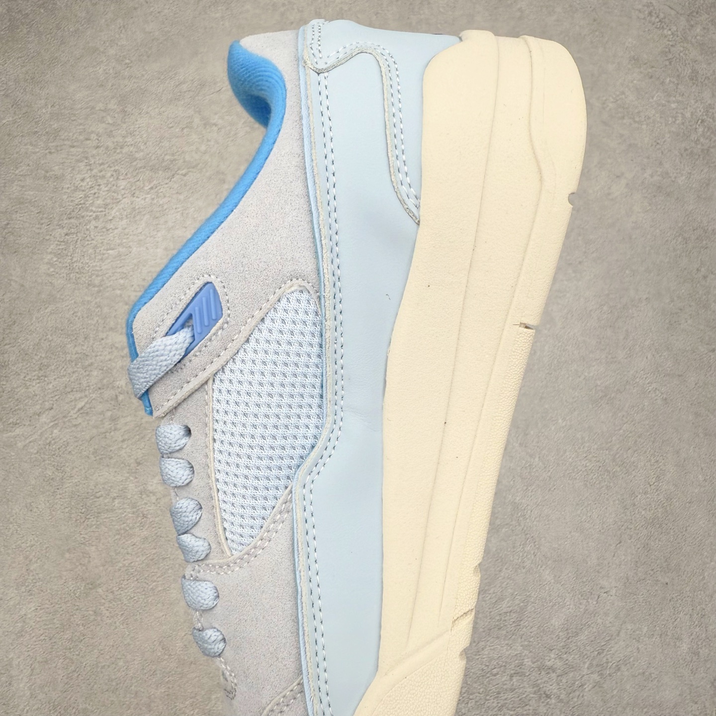 图片[7]-Air Jordan AJ Flight Court 乔丹低帮复古篮球鞋 设计简约又不失复古韵味鞋内的鞋垫柔软且有弹性 能够很好地缓冲落地时的冲击力鞋面的材质贴合脚部 鞋底的纹路设计合理 抓地力很强 尺码： 36 36.5 37.5 38 38.5 39 40 40.5 41 42 42.5 43 44 45 46 47 47.5-选品中心