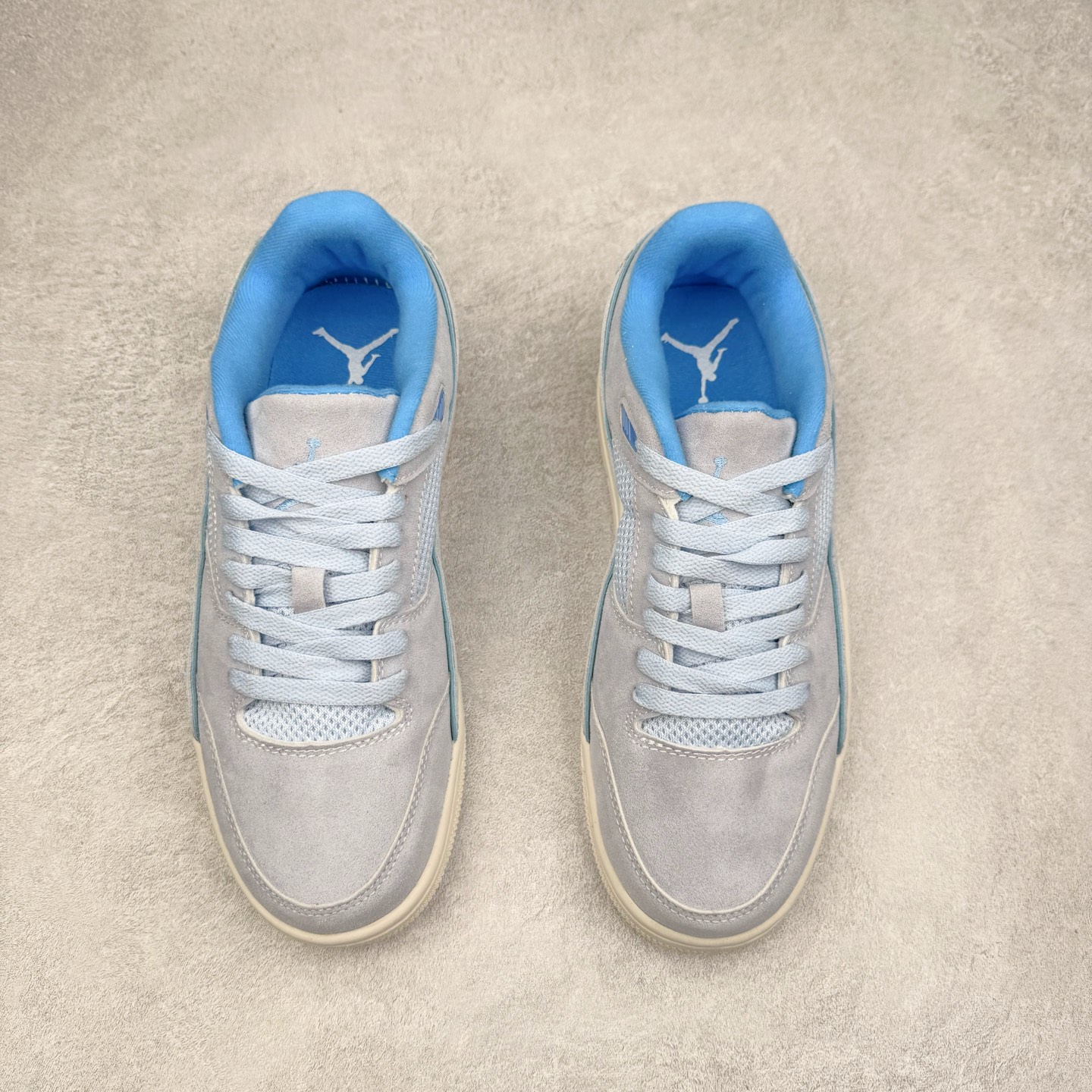 图片[2]-Air Jordan AJ Flight Court 乔丹低帮复古篮球鞋 设计简约又不失复古韵味鞋内的鞋垫柔软且有弹性 能够很好地缓冲落地时的冲击力鞋面的材质贴合脚部 鞋底的纹路设计合理 抓地力很强 尺码： 36 36.5 37.5 38 38.5 39 40 40.5 41 42 42.5 43 44 45 46 47 47.5-选品中心