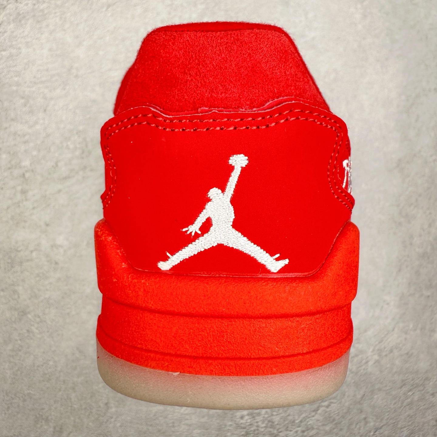 图片[8]-Air Jordan AJ Flight Court 乔丹低帮复古篮球鞋 设计简约又不失复古韵味鞋内的鞋垫柔软且有弹性 能够很好地缓冲落地时的冲击力鞋面的材质贴合脚部 鞋底的纹路设计合理 抓地力很强 尺码： 36 36.5 37.5 38 38.5 39 40 40.5 41 42 42.5 43 44 45 46 47 47.5-选品中心