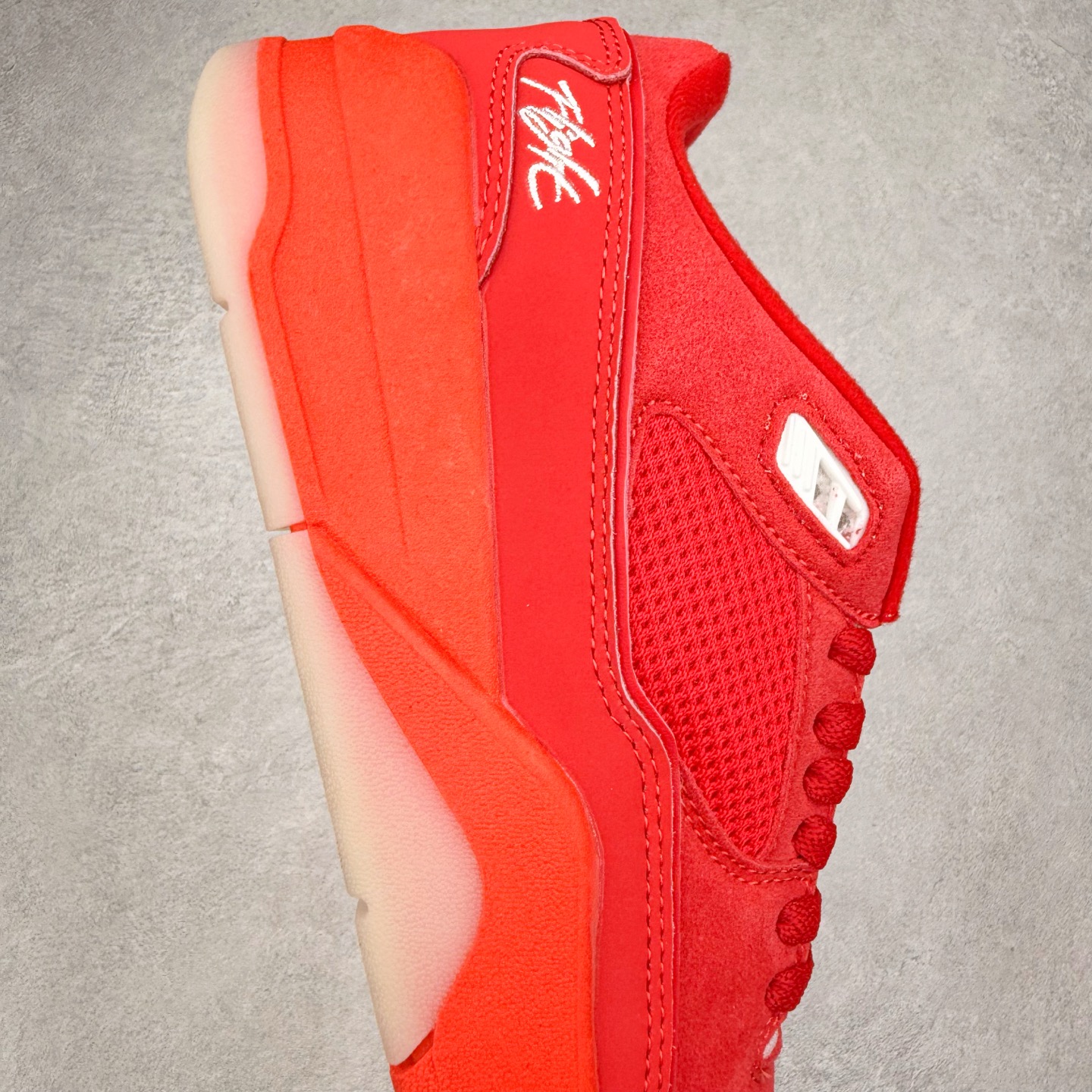 图片[6]-Air Jordan AJ Flight Court 乔丹低帮复古篮球鞋 设计简约又不失复古韵味鞋内的鞋垫柔软且有弹性 能够很好地缓冲落地时的冲击力鞋面的材质贴合脚部 鞋底的纹路设计合理 抓地力很强 尺码： 36 36.5 37.5 38 38.5 39 40 40.5 41 42 42.5 43 44 45 46 47 47.5-选品中心