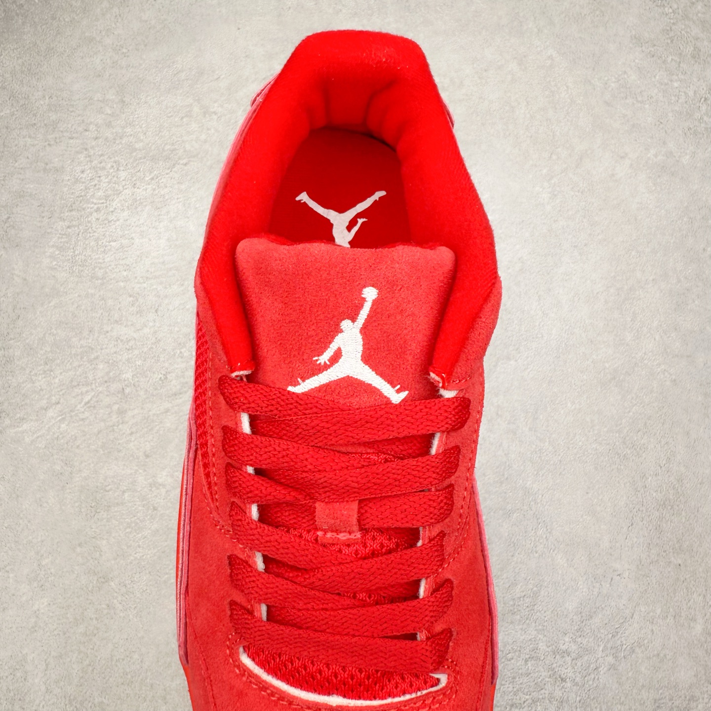 图片[5]-Air Jordan AJ Flight Court 乔丹低帮复古篮球鞋 设计简约又不失复古韵味鞋内的鞋垫柔软且有弹性 能够很好地缓冲落地时的冲击力鞋面的材质贴合脚部 鞋底的纹路设计合理 抓地力很强 尺码： 36 36.5 37.5 38 38.5 39 40 40.5 41 42 42.5 43 44 45 46 47 47.5-选品中心