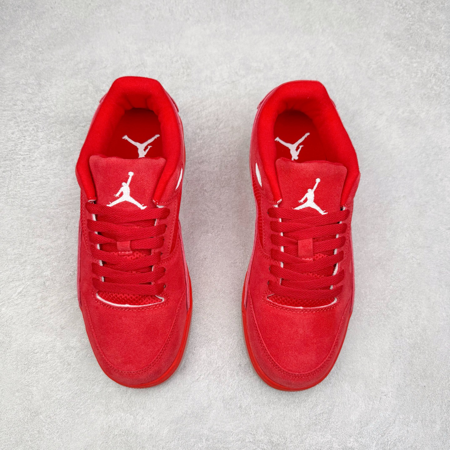 图片[2]-Air Jordan AJ Flight Court 乔丹低帮复古篮球鞋 设计简约又不失复古韵味鞋内的鞋垫柔软且有弹性 能够很好地缓冲落地时的冲击力鞋面的材质贴合脚部 鞋底的纹路设计合理 抓地力很强 尺码： 36 36.5 37.5 38 38.5 39 40 40.5 41 42 42.5 43 44 45 46 47 47.5-选品中心