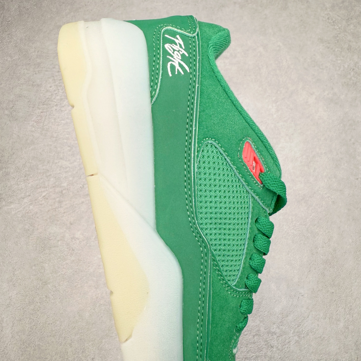 图片[6]-Air Jordan AJ Flight Court 乔丹低帮复古篮球鞋 设计简约又不失复古韵味鞋内的鞋垫柔软且有弹性 能够很好地缓冲落地时的冲击力鞋面的材质贴合脚部 鞋底的纹路设计合理 抓地力很强 尺码： 36 36.5 37.5 38 38.5 39 40 40.5 41 42 42.5 43 44 45 46 47 47.5-选品中心