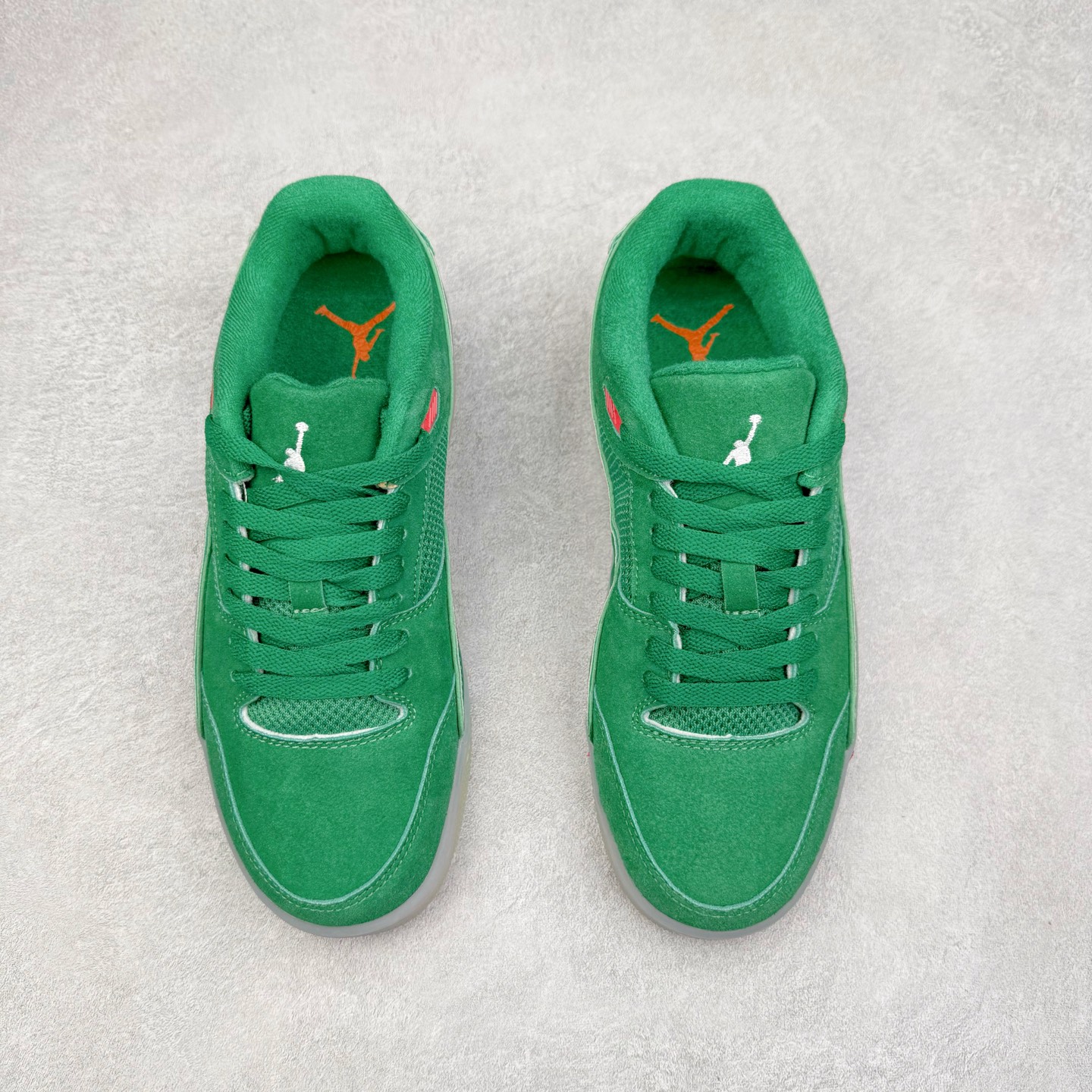 图片[2]-Air Jordan AJ Flight Court 乔丹低帮复古篮球鞋 设计简约又不失复古韵味鞋内的鞋垫柔软且有弹性 能够很好地缓冲落地时的冲击力鞋面的材质贴合脚部 鞋底的纹路设计合理 抓地力很强 尺码： 36 36.5 37.5 38 38.5 39 40 40.5 41 42 42.5 43 44 45 46 47 47.5-选品中心