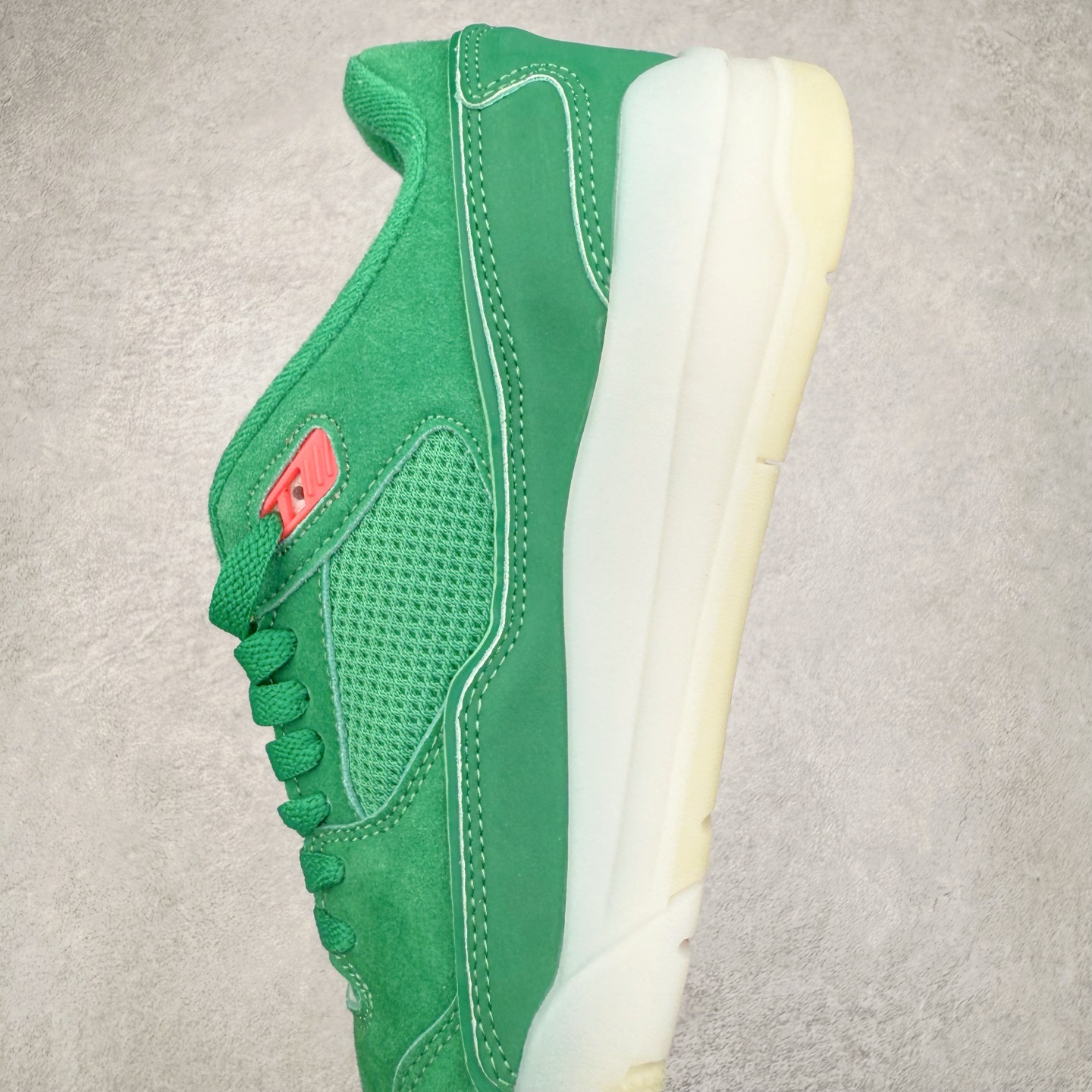 图片[7]-Air Jordan AJ Flight Court 乔丹低帮复古篮球鞋 设计简约又不失复古韵味鞋内的鞋垫柔软且有弹性 能够很好地缓冲落地时的冲击力鞋面的材质贴合脚部 鞋底的纹路设计合理 抓地力很强 尺码： 36 36.5 37.5 38 38.5 39 40 40.5 41 42 42.5 43 44 45 46 47 47.5-选品中心