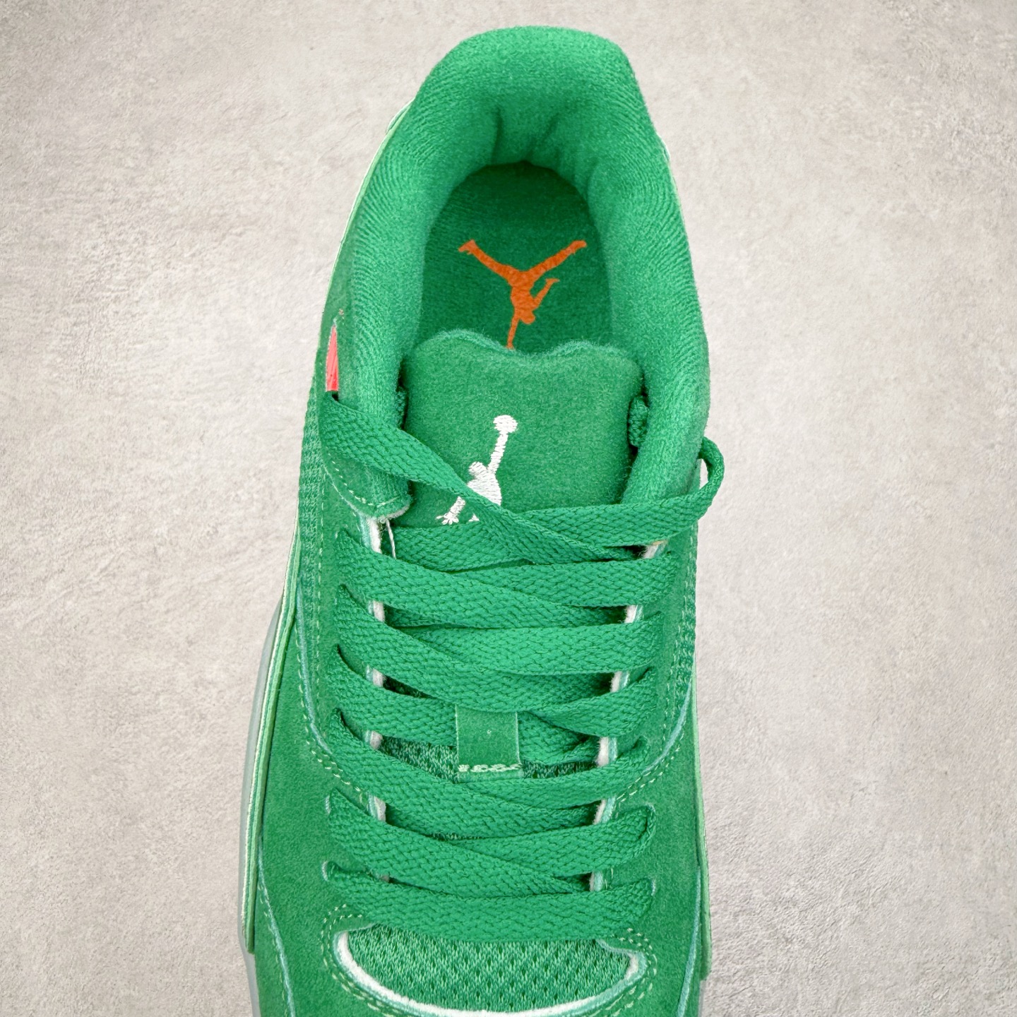 图片[5]-Air Jordan AJ Flight Court 乔丹低帮复古篮球鞋 设计简约又不失复古韵味鞋内的鞋垫柔软且有弹性 能够很好地缓冲落地时的冲击力鞋面的材质贴合脚部 鞋底的纹路设计合理 抓地力很强 尺码： 36 36.5 37.5 38 38.5 39 40 40.5 41 42 42.5 43 44 45 46 47 47.5-选品中心