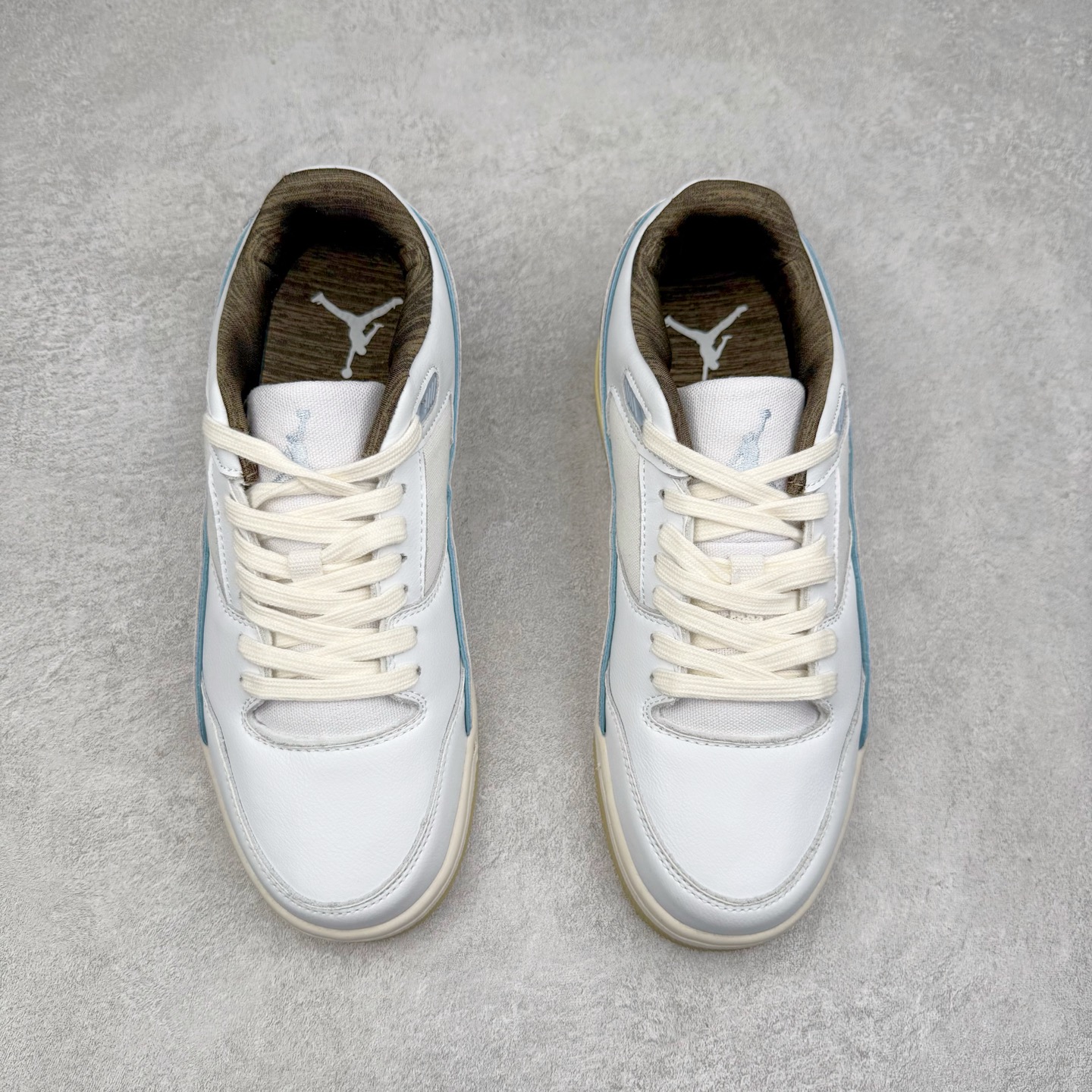 图片[2]-Air Jordan AJ Flight Court 乔丹低帮复古篮球鞋 设计简约又不失复古韵味鞋内的鞋垫柔软且有弹性 能够很好地缓冲落地时的冲击力鞋面的材质贴合脚部 鞋底的纹路设计合理 抓地力很强 尺码： 36 36.5 37.5 38 38.5 39 40 40.5 41 42 42.5 43 44 45 46 47 47.5-选品中心