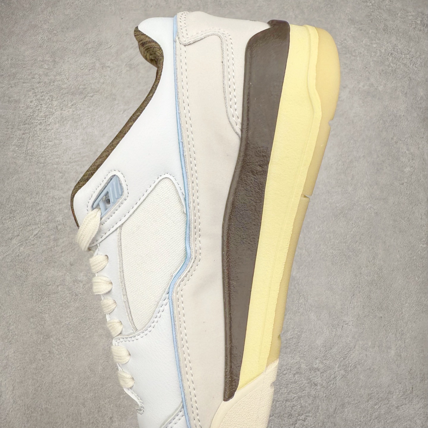 图片[7]-Air Jordan AJ Flight Court 乔丹低帮复古篮球鞋 设计简约又不失复古韵味鞋内的鞋垫柔软且有弹性 能够很好地缓冲落地时的冲击力鞋面的材质贴合脚部 鞋底的纹路设计合理 抓地力很强 尺码： 36 36.5 37.5 38 38.5 39 40 40.5 41 42 42.5 43 44 45 46 47 47.5-选品中心