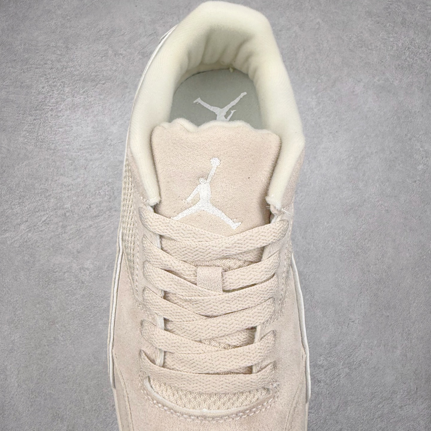 图片[5]-Air Jordan AJ Flight Court 乔丹低帮复古篮球鞋 设计简约又不失复古韵味鞋内的鞋垫柔软且有弹性 能够很好地缓冲落地时的冲击力鞋面的材质贴合脚部 鞋底的纹路设计合理 抓地力很强 尺码： 36 36.5 37.5 38 38.5 39 40 40.5 41 42 42.5 43 44 45 46 47 47.5-选品中心