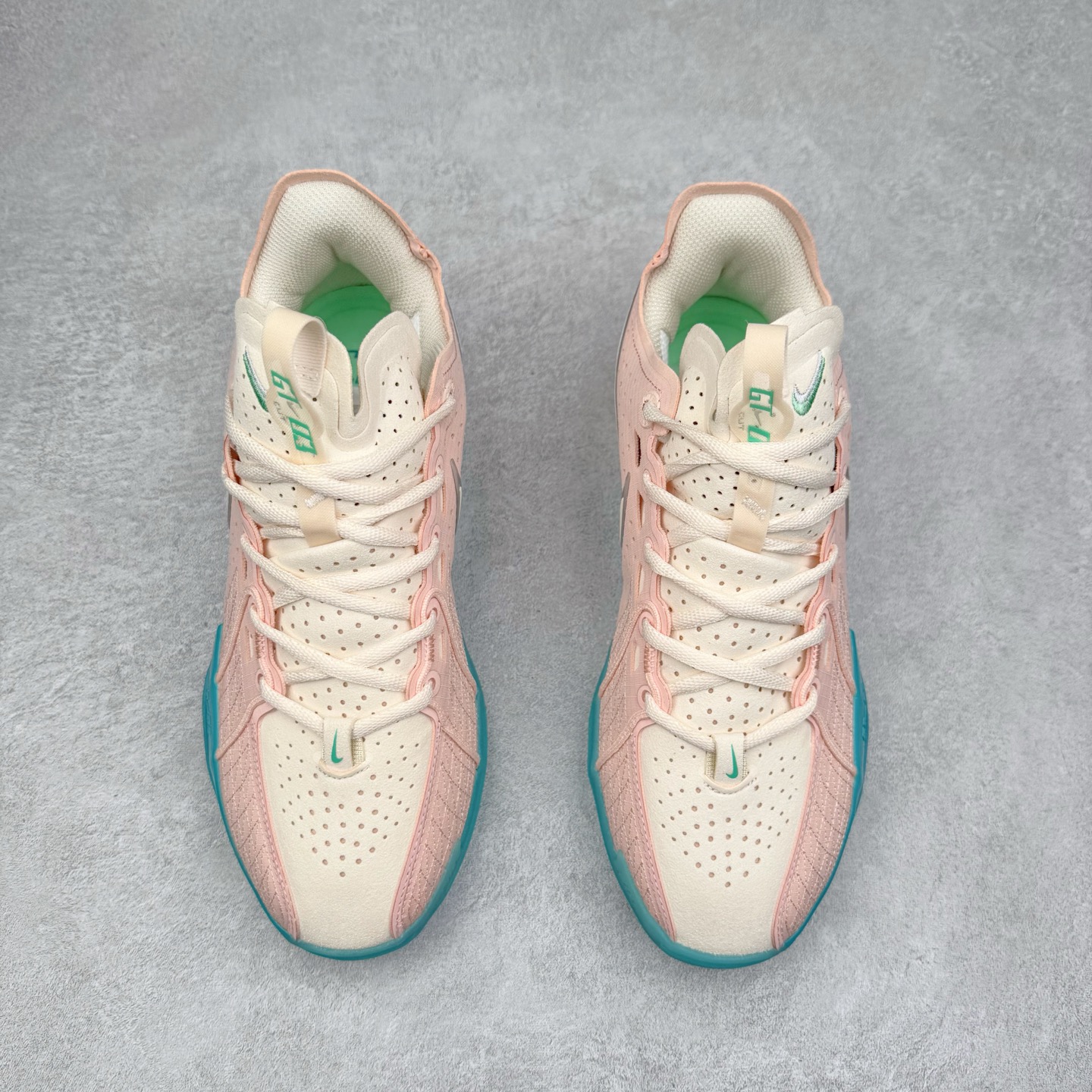 图片[2]-NK G.T. Cut 3.0 EP GT3代实战篮球鞋 DV2918-601 该鞋款采用出众回弹设计 为切入、转向和移步篮筐提供出色的能量回馈 回弹性能带来弹力充沛的迈步体验 助你爆发疾速 全掌型 ZoomX 泡绵 缔造弹力出众的轻盈迈步体验 助你在比赛升温时能够急速快攻 驰骋全场 鞋面绳线与鞋带相结合 有助稳固前足 后跟搭配加垫鞋口 为脚踝营造舒适稳固感受 全掌型 ZoomX 泡绵 能够带来出众的能量回馈 前足外侧采用精巧塑料覆面 在瞬间爆发时提供稳固脚感 尺码：39 40 40.5 41 42 42.5 43 44 44.5 45 46-选品中心