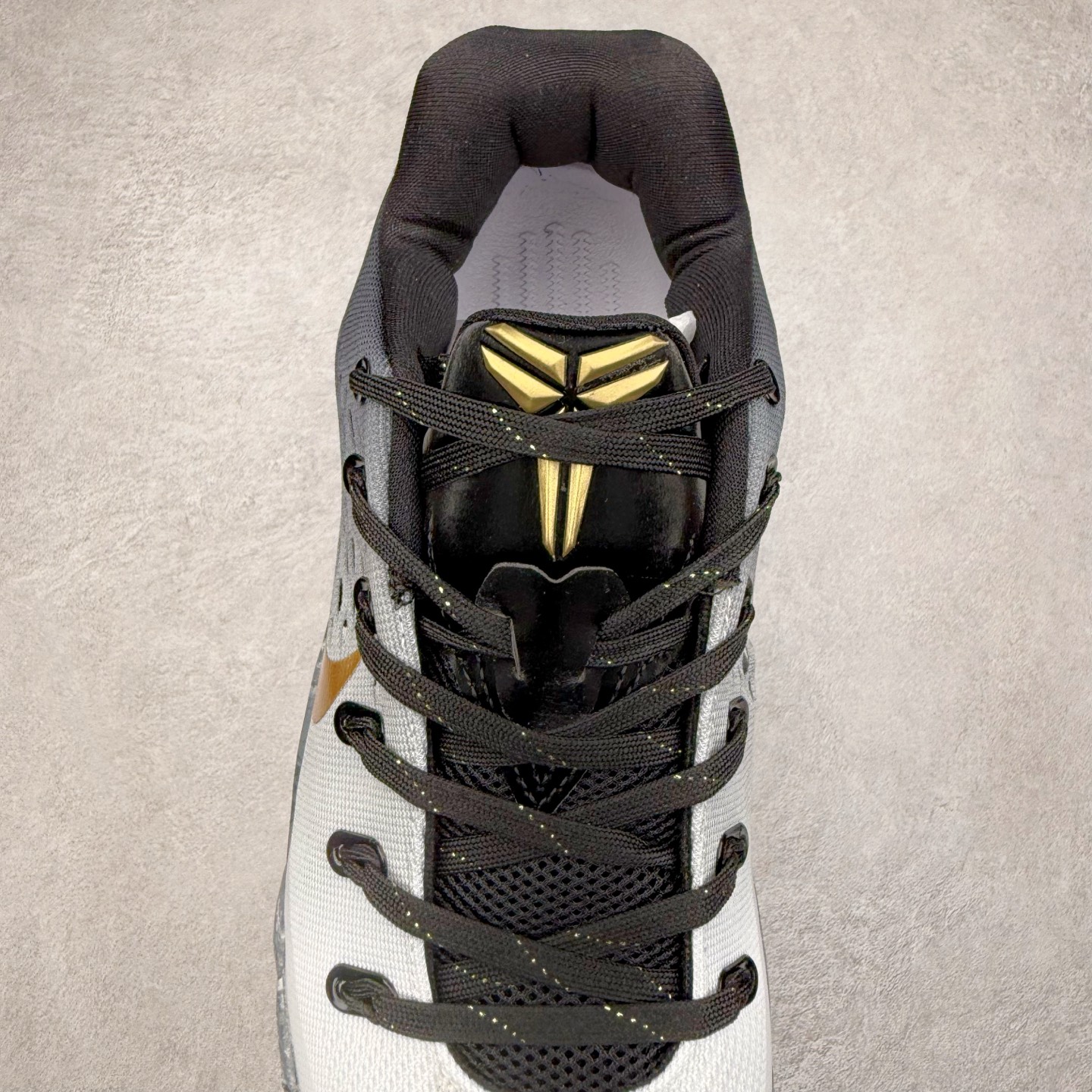 图片[5]-NK Kobe 9 EM 科比九代舒适百搭防滑耐磨 低帮篮球鞋 黑白色 FZ7333-002 实拍调校N版已经零色差零失真 百分百还原实物色彩所见即所得 不存在货不对板色差等低级问题 选购参考实物拍摄 不混卖不参货 只用心做好货严格选品 承诺混一赔十 尺码：36 36.5 37.5 38 38.5 39 40 40.5 41 42 42.5 43 44 44.5 45-选品中心