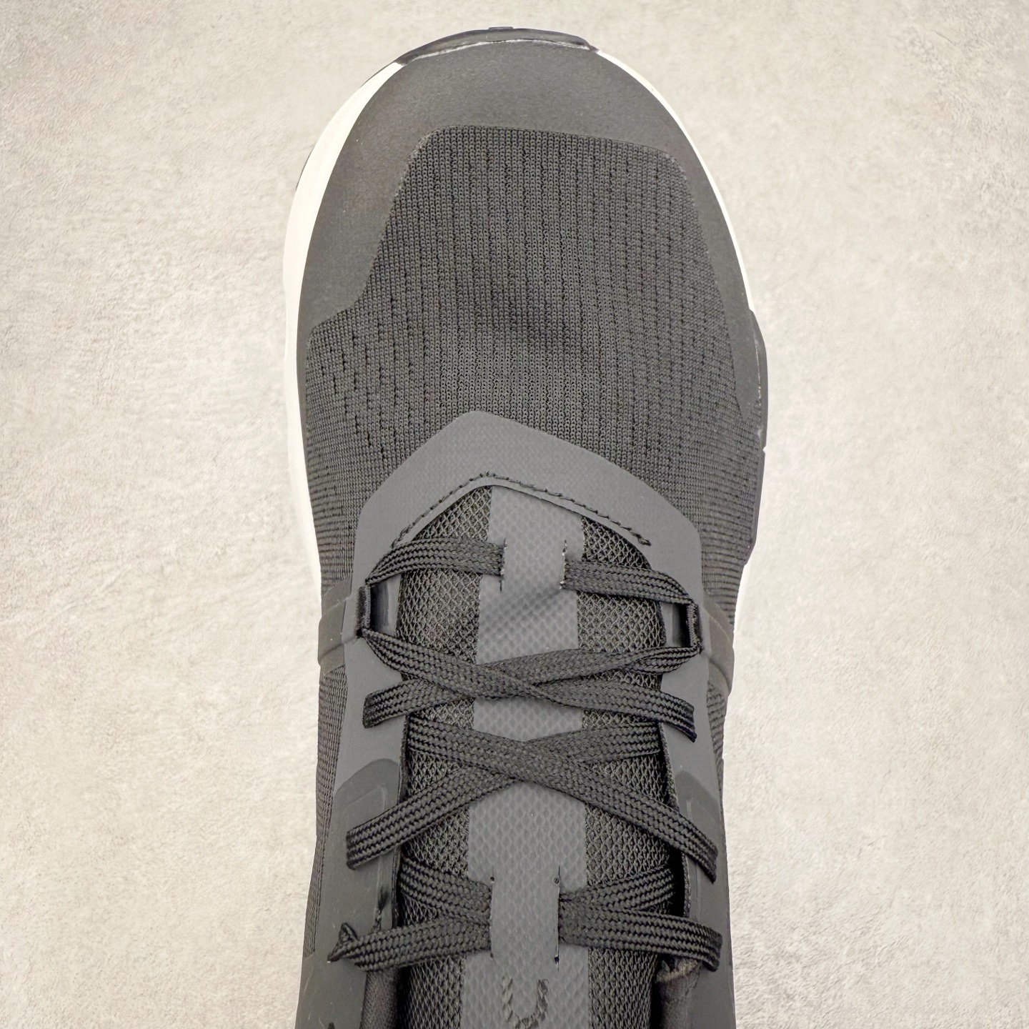 图片[4]-On Cloudflow 昂跑减震生活休闲鞋 此运动品牌 开创于2010年 缓震着陆、强效回弹、轻柔质感的设计构思始终是ON研制关键 与此同时基于“为全球提供革新性的跑步感受”信念 陆续推出了多款跑鞋及其以专业运动人体跑步工程学为设计关键的功能性跑步服饰设备 让跑者不费力气地畅快畅跑 尺码：36 36.5 37.5 38 38.5 39 40 40.5 41 42 42.5 43 44 44.5 45-选品中心