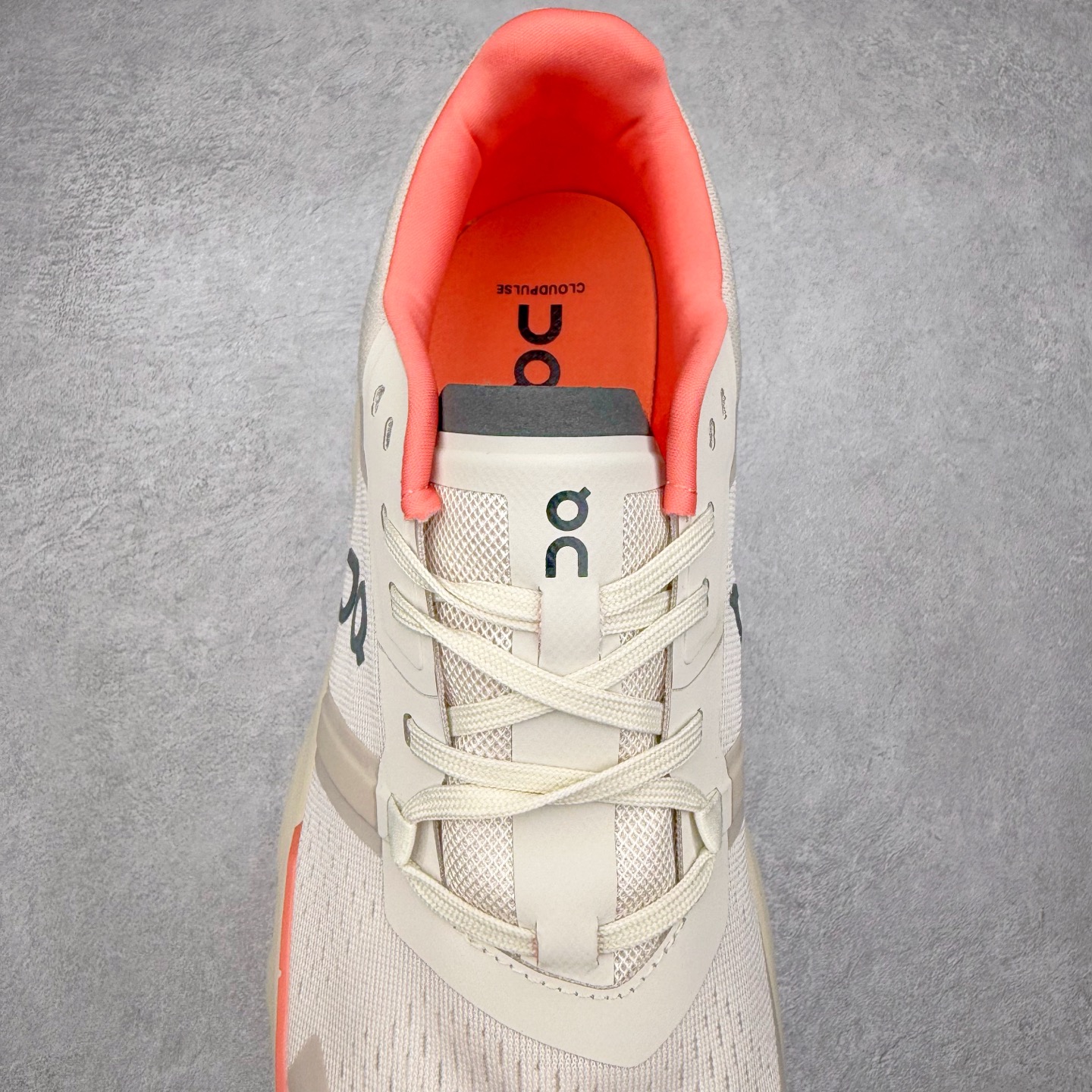 图片[5]-On Cloudflow 昂跑减震生活休闲鞋 此运动品牌 开创于2010年 缓震着陆、强效回弹、轻柔质感的设计构思始终是ON研制关键 与此同时基于“为全球提供革新性的跑步感受”信念 陆续推出了多款跑鞋及其以专业运动人体跑步工程学为设计关键的功能性跑步服饰设备 让跑者不费力气地畅快畅跑 尺码：36 36.5 37.5 38 38.5 39 40 40.5 41 42 42.5 43 44 44.5 45-选品中心