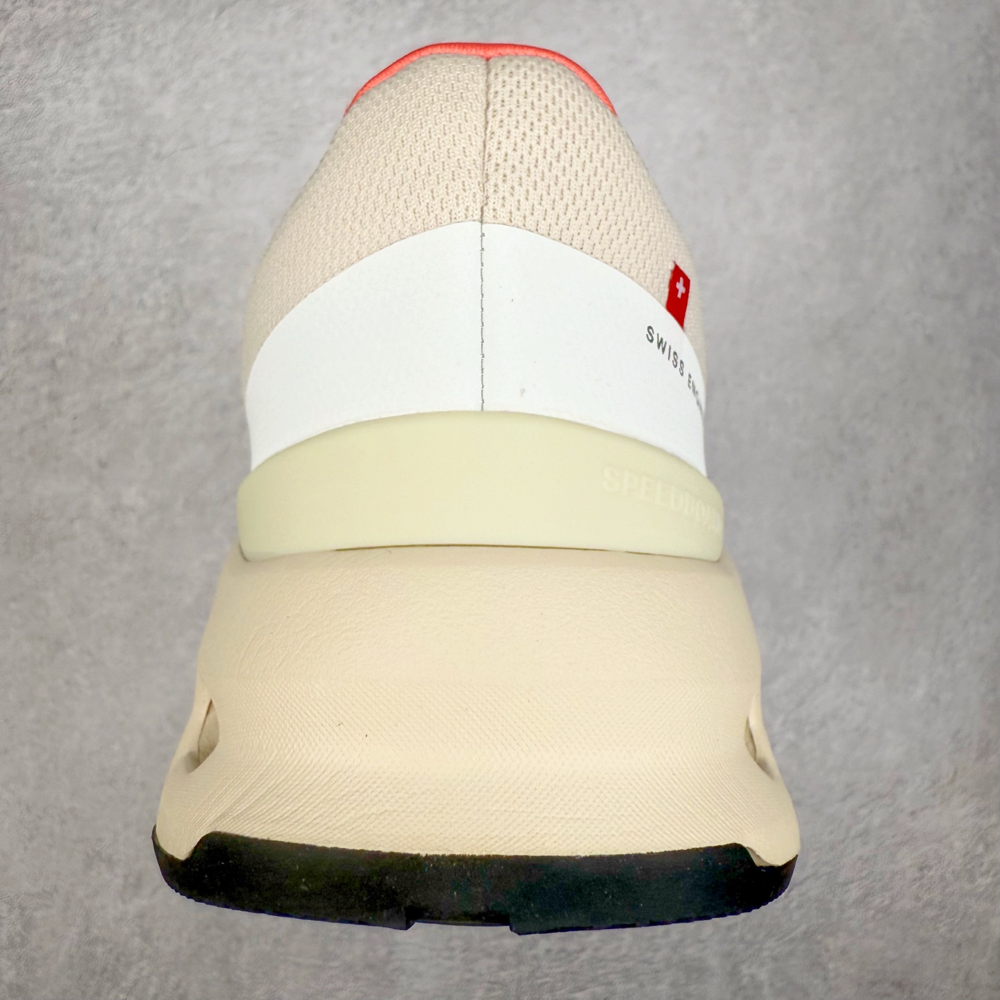 图片[8]-On Cloudflow 昂跑减震生活休闲鞋 此运动品牌 开创于2010年 缓震着陆、强效回弹、轻柔质感的设计构思始终是ON研制关键 与此同时基于“为全球提供革新性的跑步感受”信念 陆续推出了多款跑鞋及其以专业运动人体跑步工程学为设计关键的功能性跑步服饰设备 让跑者不费力气地畅快畅跑 尺码：36 36.5 37.5 38 38.5 39 40 40.5 41 42 42.5 43 44 44.5 45-选品中心