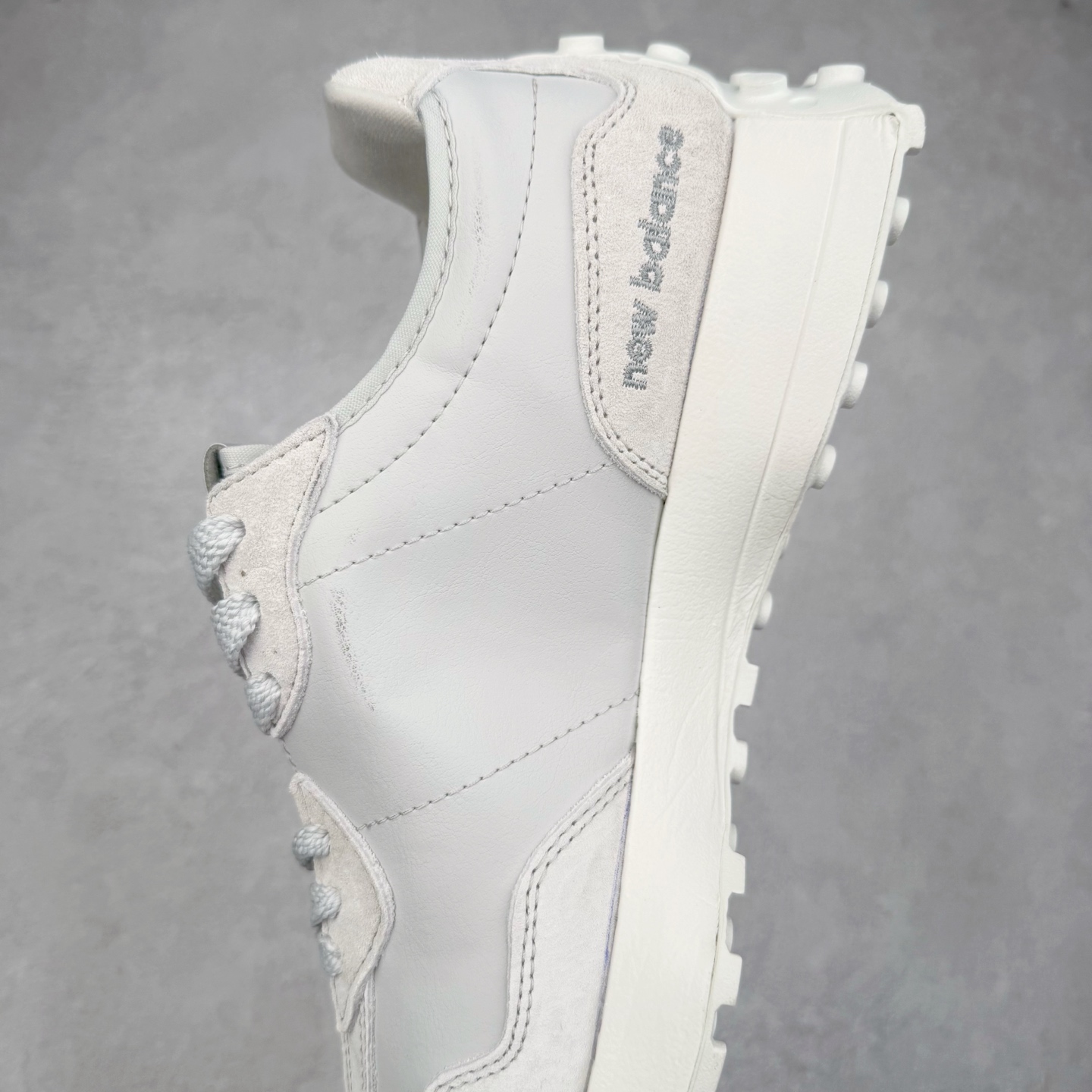 图片[7]-New Balance MS327 NB新百伦系列复古休闲运动慢跑鞋 #以更纯粹的复古风格设计打造的全新造型 侧身还以解构设计 将 N 字标志以做旧压花样式呈现 样式别具新意 而麂皮、冲孔皮革的塑造 则呈现出高级怀旧气质 也让鞋款在奢华时装风格与运动氛围之间达到了平衡 鞋身采用尼龙及猪巴革麂皮物料拼接构成 中底高弹PU材质及满丁防滑橡胶外底 尺码：36 37 37.5 38 38.5 39.5 40 40.5 41.5 42 42.5 43 44 45-选品中心