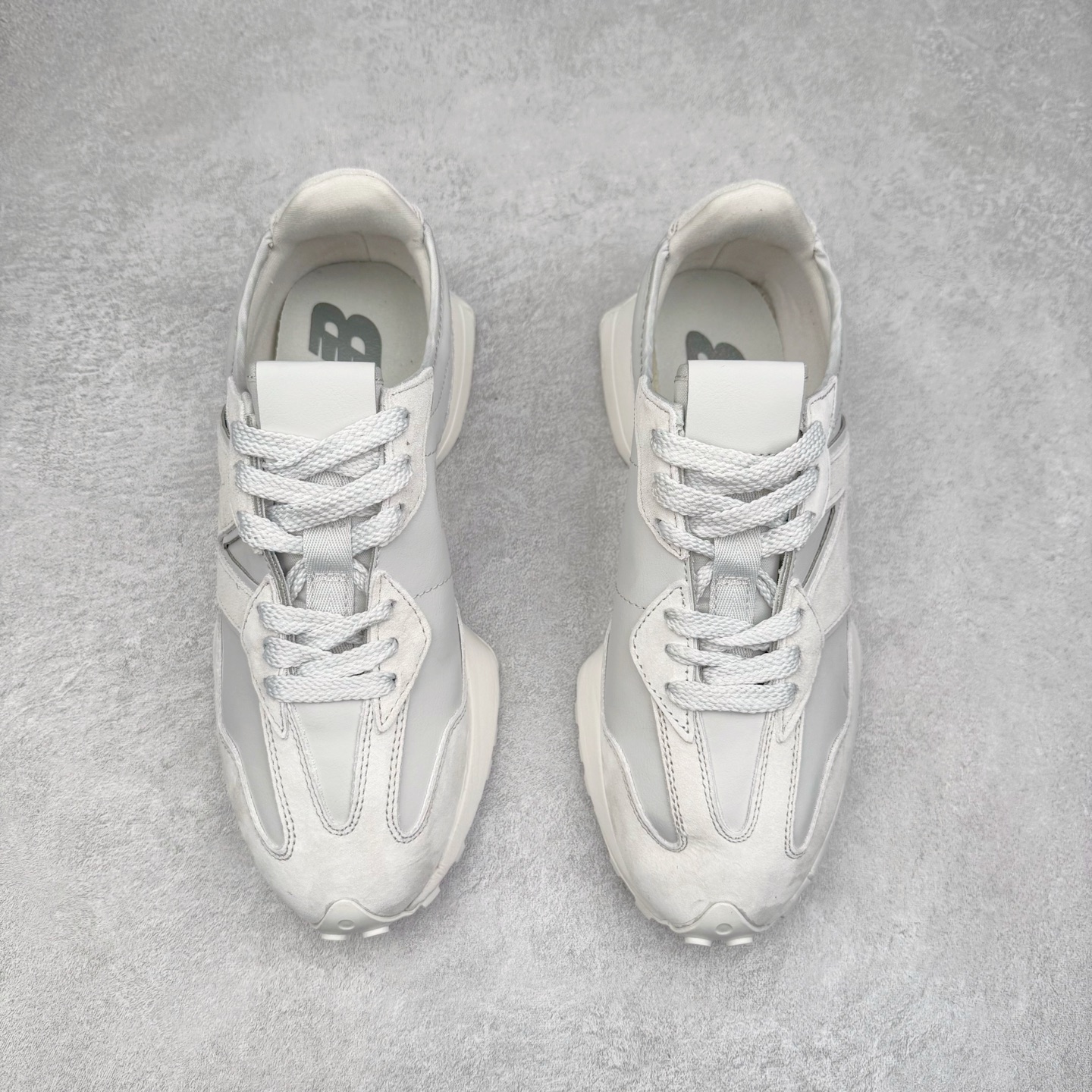 图片[2]-New Balance MS327 NB新百伦系列复古休闲运动慢跑鞋 #以更纯粹的复古风格设计打造的全新造型 侧身还以解构设计 将 N 字标志以做旧压花样式呈现 样式别具新意 而麂皮、冲孔皮革的塑造 则呈现出高级怀旧气质 也让鞋款在奢华时装风格与运动氛围之间达到了平衡 鞋身采用尼龙及猪巴革麂皮物料拼接构成 中底高弹PU材质及满丁防滑橡胶外底 尺码：36 37 37.5 38 38.5 39.5 40 40.5 41.5 42 42.5 43 44 45-选品中心