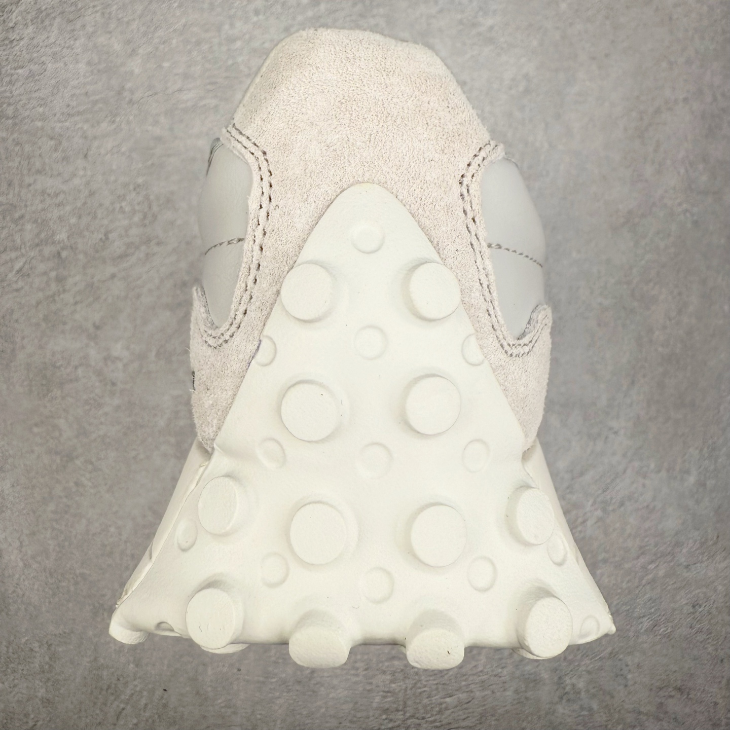 图片[8]-New Balance MS327 NB新百伦系列复古休闲运动慢跑鞋 #以更纯粹的复古风格设计打造的全新造型 侧身还以解构设计 将 N 字标志以做旧压花样式呈现 样式别具新意 而麂皮、冲孔皮革的塑造 则呈现出高级怀旧气质 也让鞋款在奢华时装风格与运动氛围之间达到了平衡 鞋身采用尼龙及猪巴革麂皮物料拼接构成 中底高弹PU材质及满丁防滑橡胶外底 尺码：36 37 37.5 38 38.5 39.5 40 40.5 41.5 42 42.5 43 44 45-选品中心