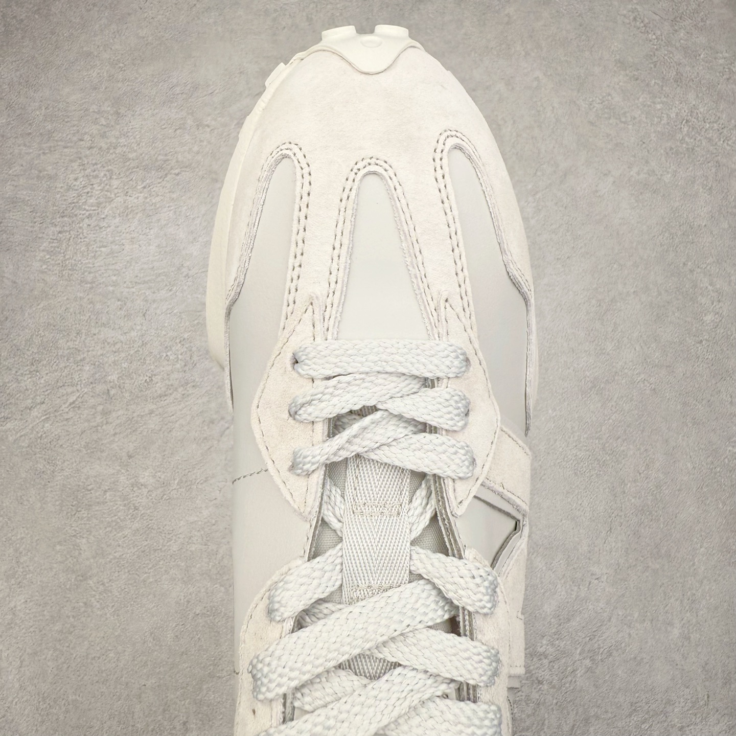 图片[4]-New Balance MS327 NB新百伦系列复古休闲运动慢跑鞋 #以更纯粹的复古风格设计打造的全新造型 侧身还以解构设计 将 N 字标志以做旧压花样式呈现 样式别具新意 而麂皮、冲孔皮革的塑造 则呈现出高级怀旧气质 也让鞋款在奢华时装风格与运动氛围之间达到了平衡 鞋身采用尼龙及猪巴革麂皮物料拼接构成 中底高弹PU材质及满丁防滑橡胶外底 尺码：36 37 37.5 38 38.5 39.5 40 40.5 41.5 42 42.5 43 44 45-选品中心