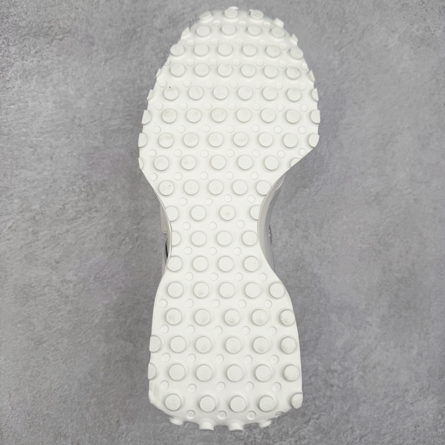 图片[9]-New Balance MS327 NB新百伦系列复古休闲运动慢跑鞋 #以更纯粹的复古风格设计打造的全新造型 侧身还以解构设计 将 N 字标志以做旧压花样式呈现 样式别具新意 而麂皮、冲孔皮革的塑造 则呈现出高级怀旧气质 也让鞋款在奢华时装风格与运动氛围之间达到了平衡 鞋身采用尼龙及猪巴革麂皮物料拼接构成 中底高弹PU材质及满丁防滑橡胶外底 尺码：36 37 37.5 38 38.5 39.5 40 40.5 41.5 42 42.5 43 44 45-选品中心